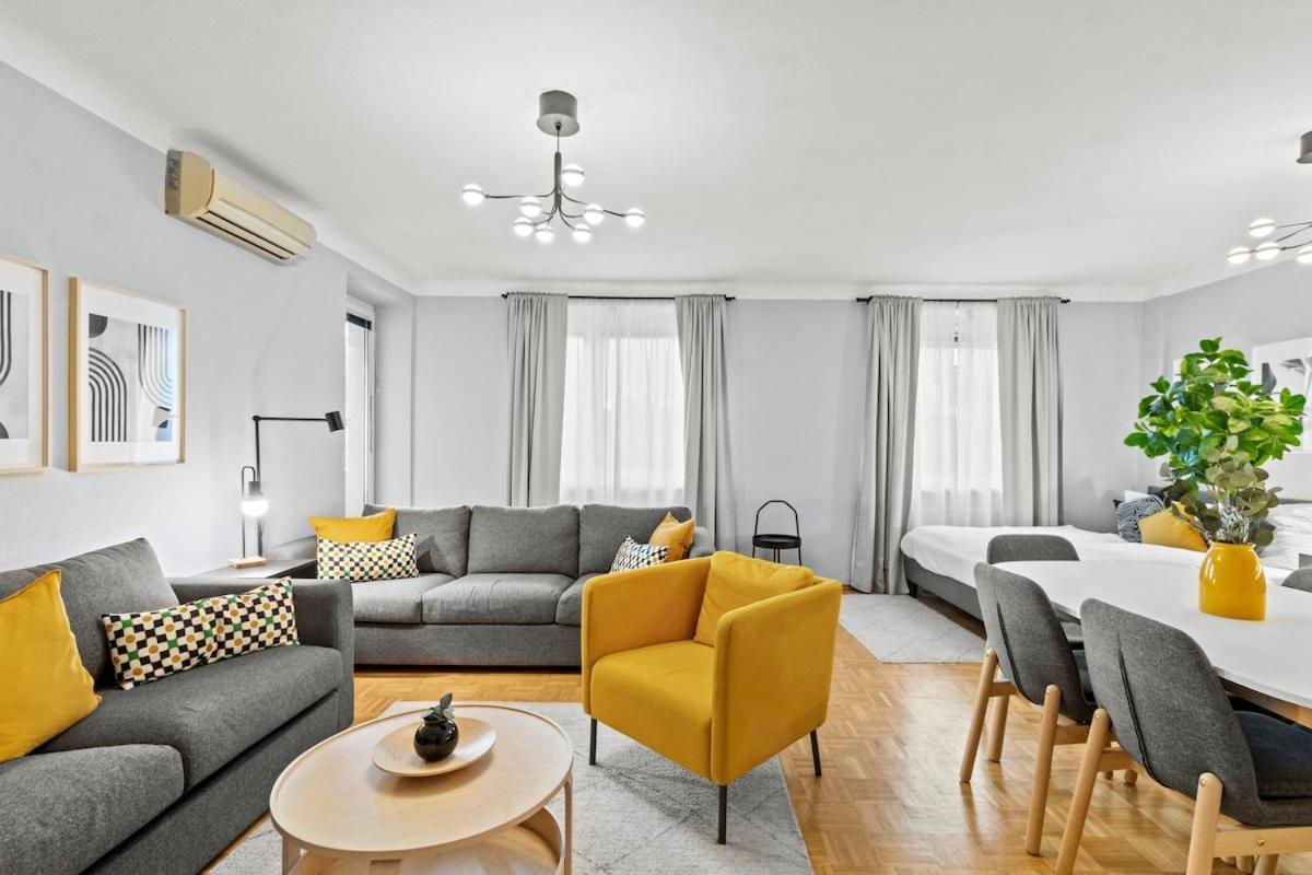 Apartment Great Public Transport I 80sqm I Loggia With A View