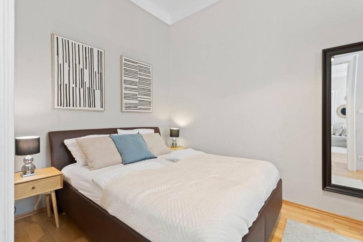 Augarten I 5 Min To Metro I 10 Min To Apartment