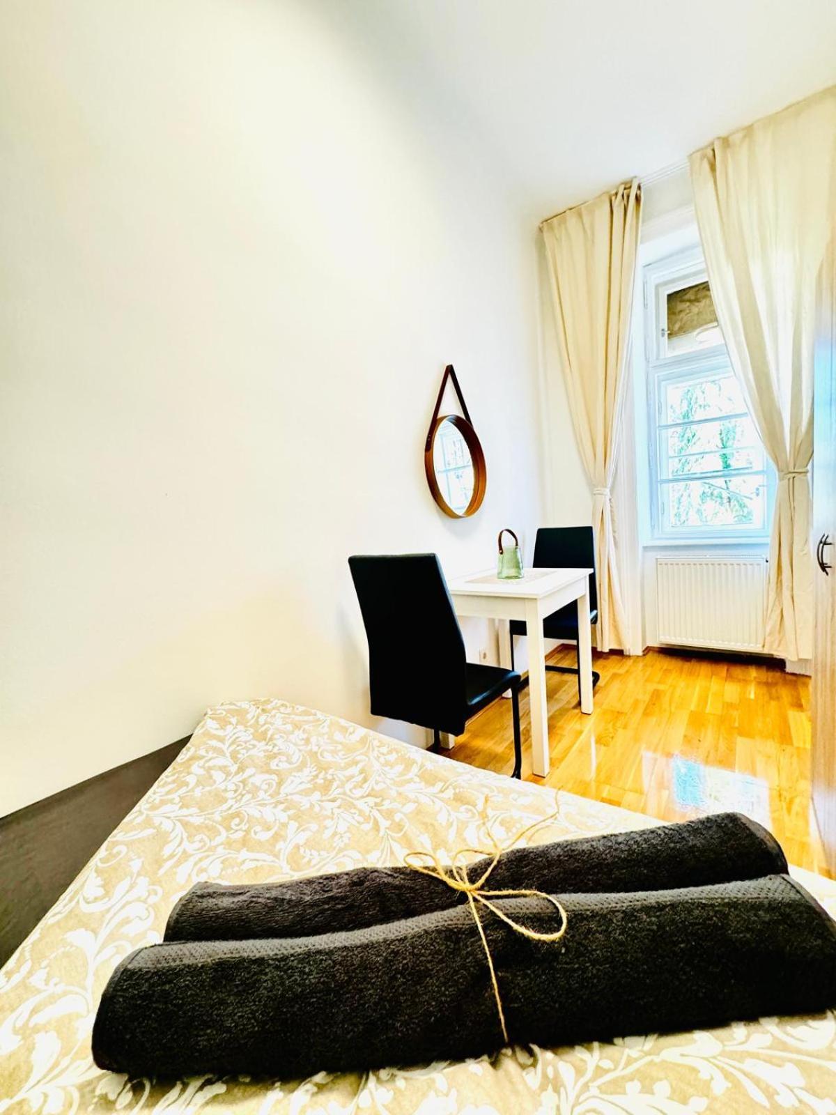 Comfy In A Shared Apartment, Only 17min Walk To Schoenbrunn Vienna