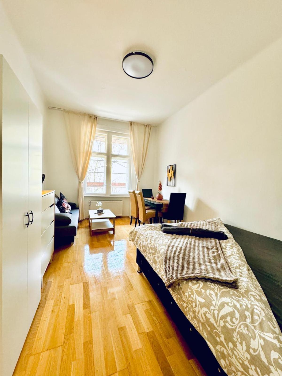 Comfy In A Shared Apartment, Only 17min Walk To Schoenbrunn