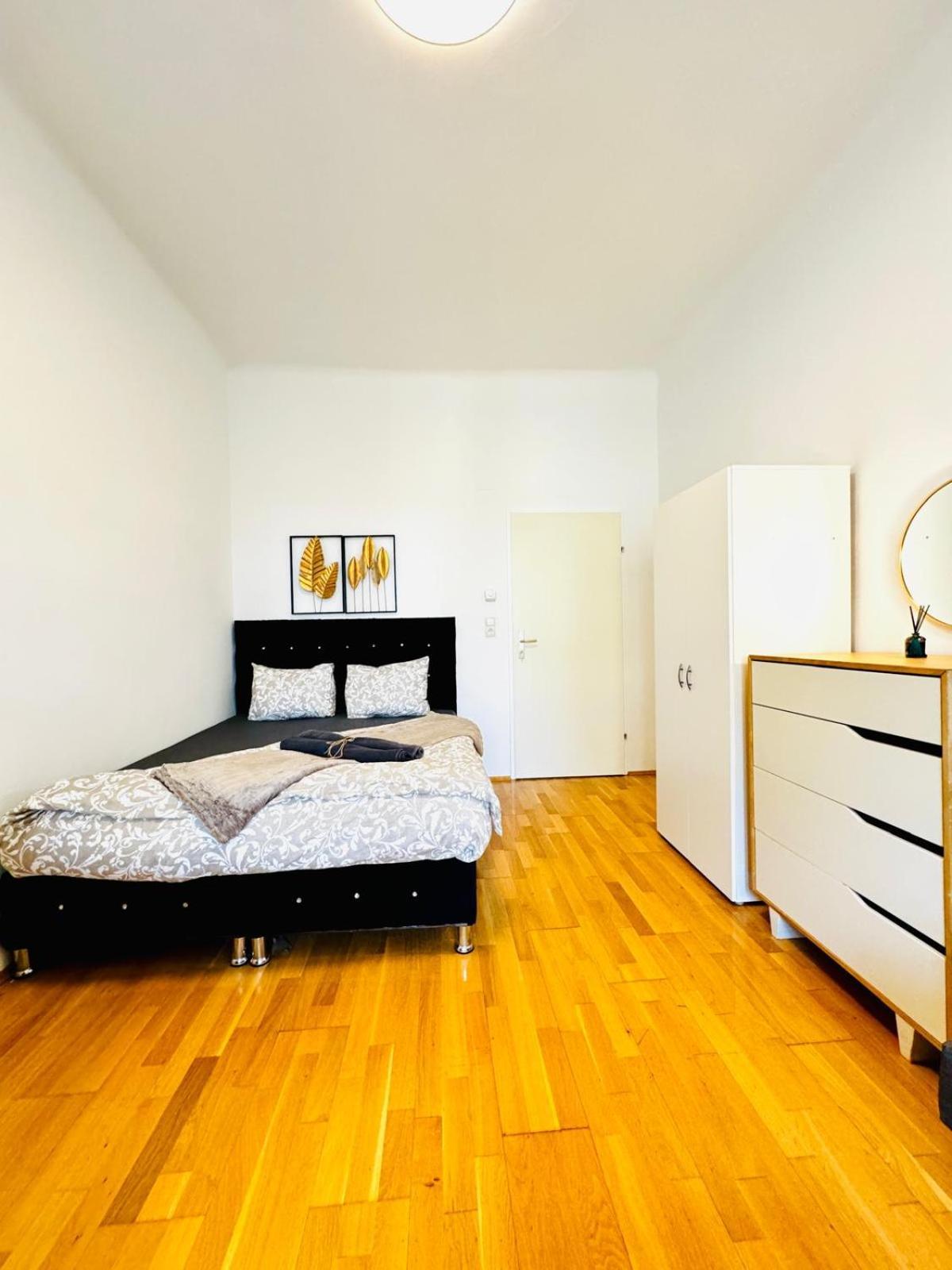 Comfy In A Shared Apartment, Only 17min Walk To Schoenbrunn Apartment