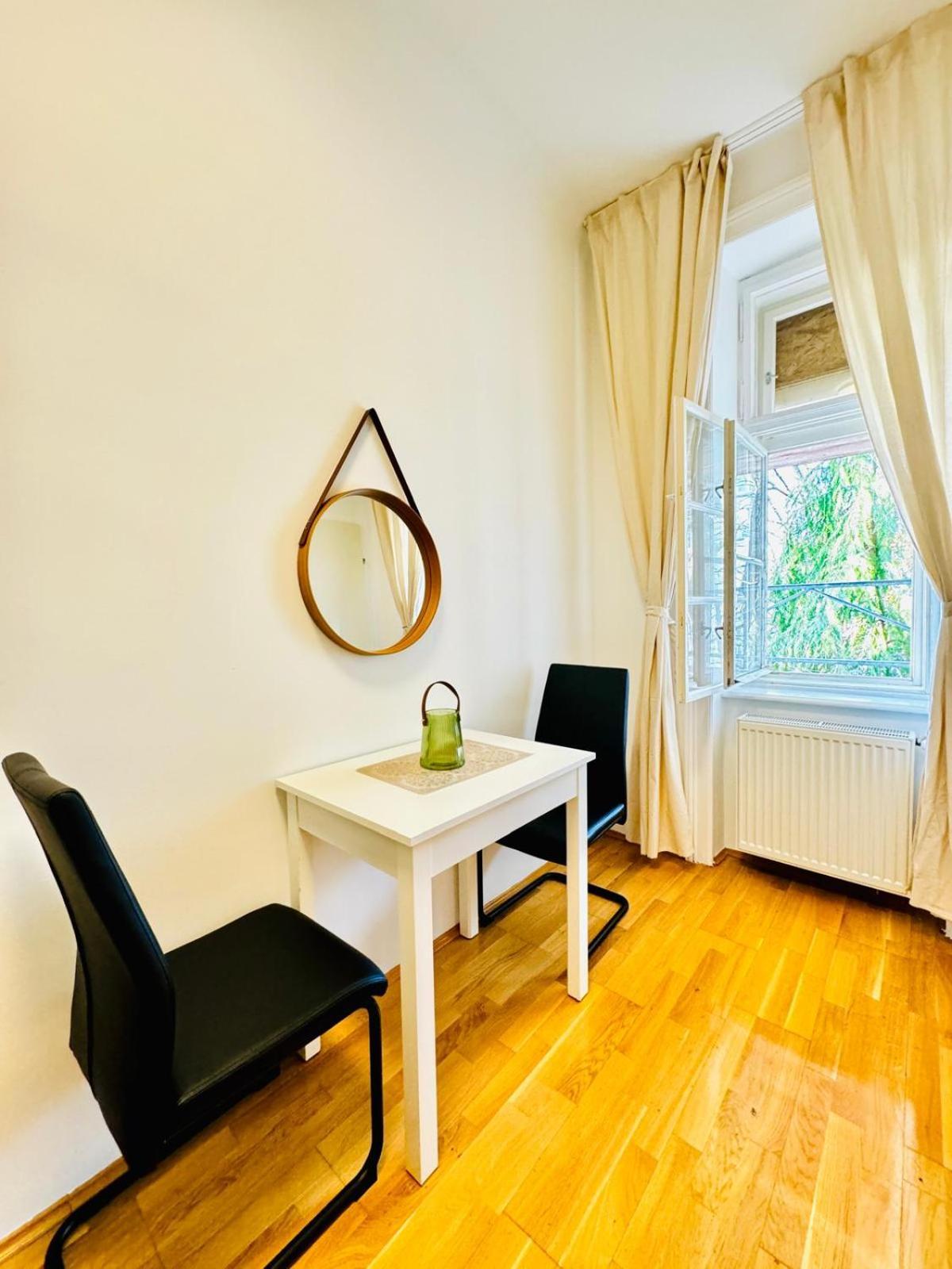 Apartment Comfy In A Shared Apartment, Only 17min Walk To Schoenbrunn Vienna