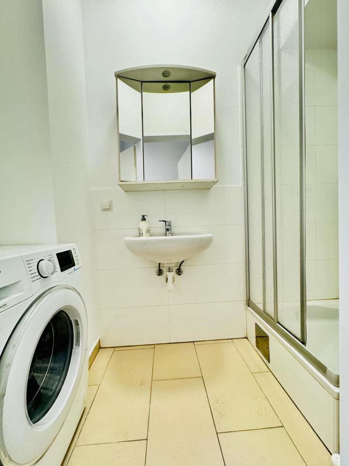 Comfy In A Shared Apartment, Only 17min Walk To Schoenbrunn Vienna