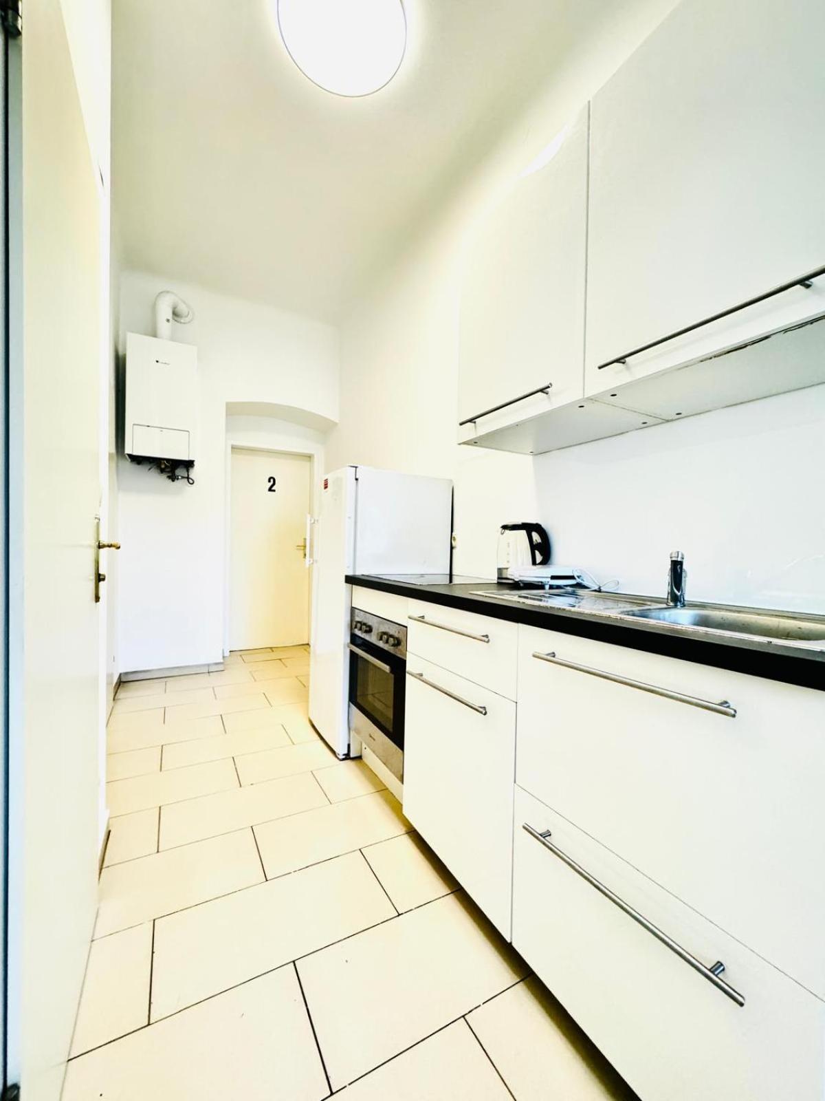 Comfy In A Shared Apartment, Only 17min Walk To Schoenbrunn Apartment