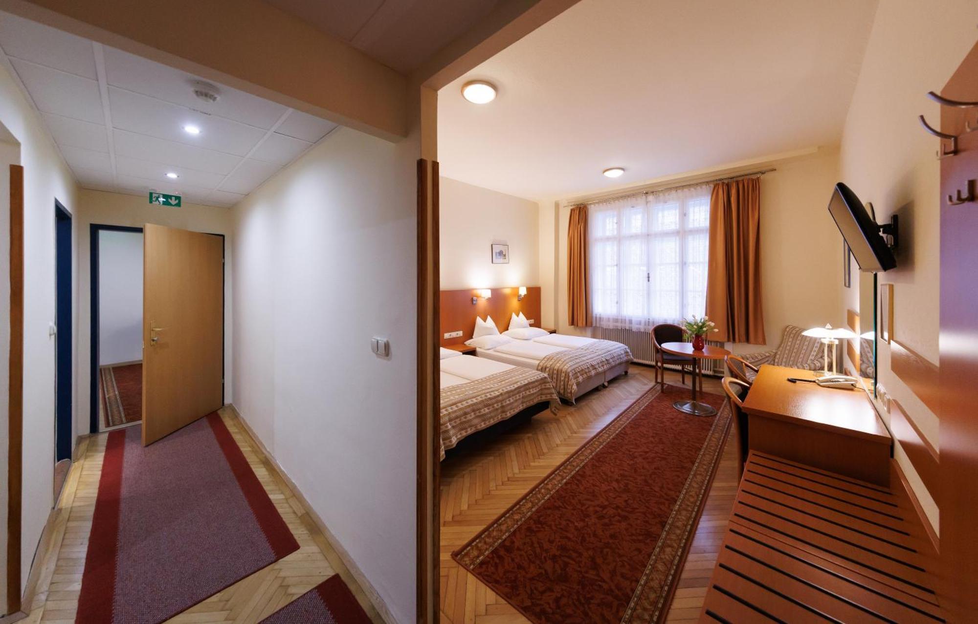 Continental Hotel-pension Bed & Breakfast 4*
