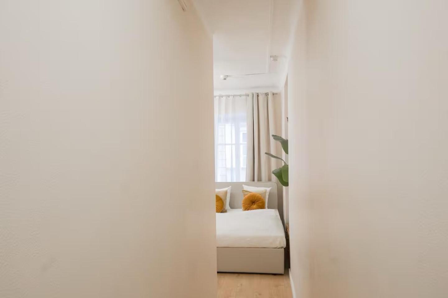 Very Apartments, 5 Min To Center, No Reception Hotel