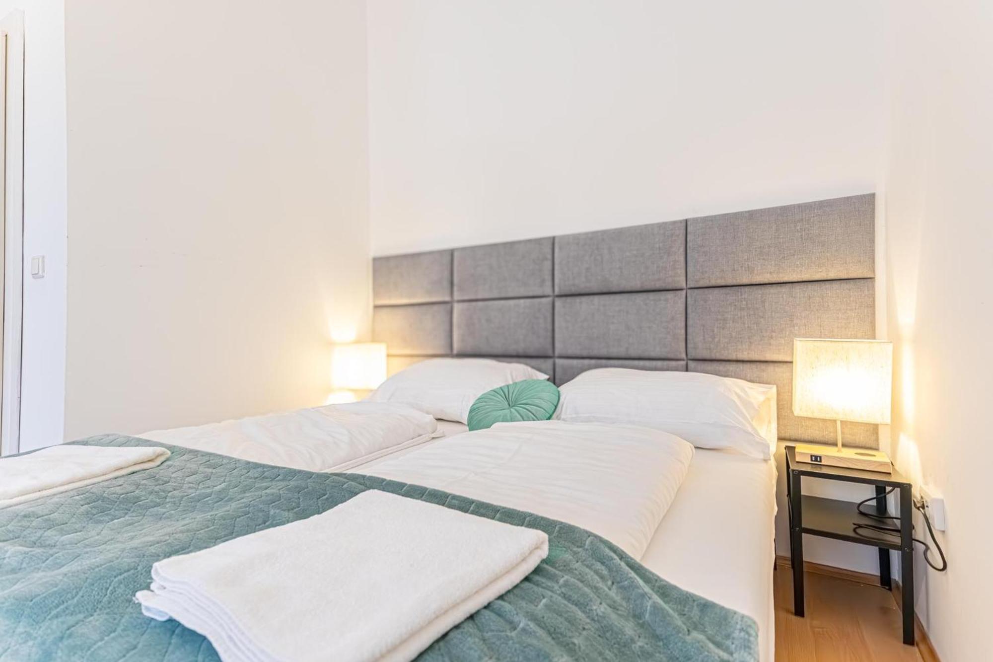 City-linked 2br Near Wiener Stadthalle Apartment