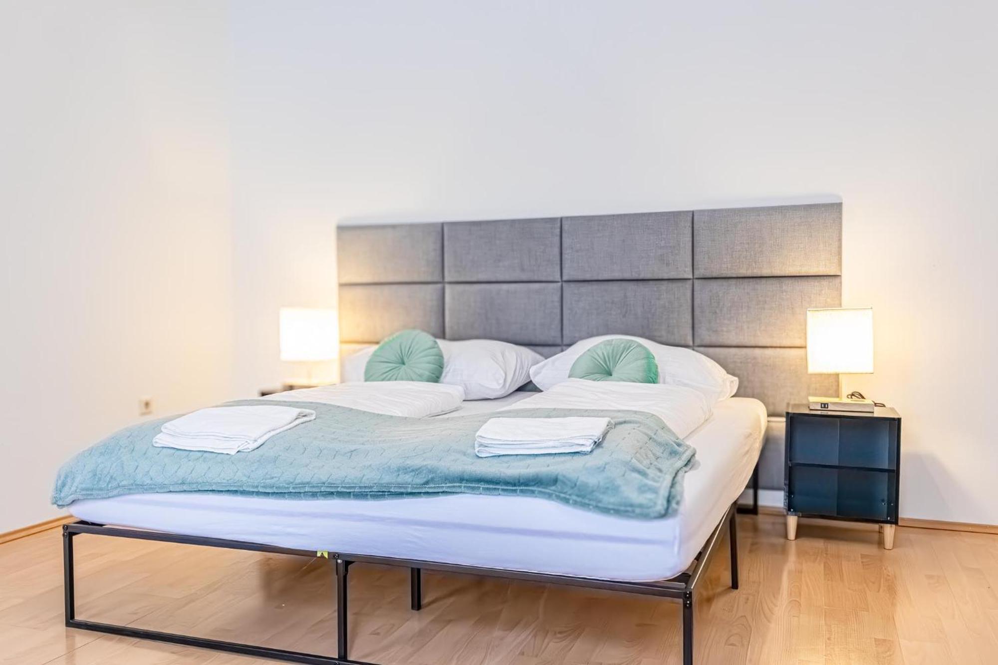 City-linked 2br Near Wiener Stadthalle Apartment Vienna