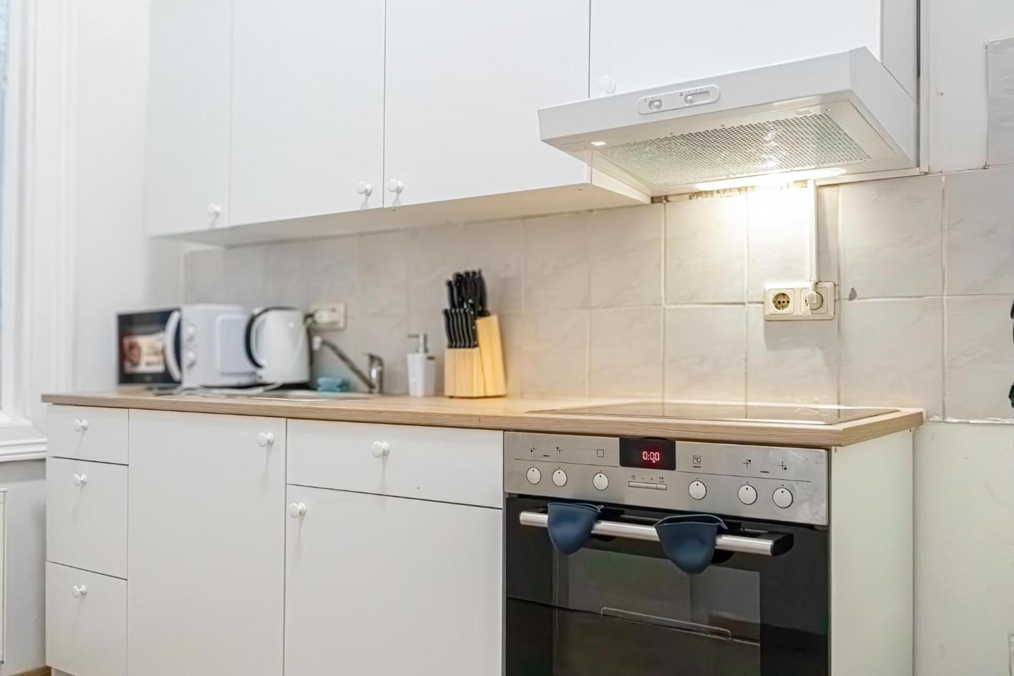 City-linked 2br Near Wiener Stadthalle Apartment Vienna