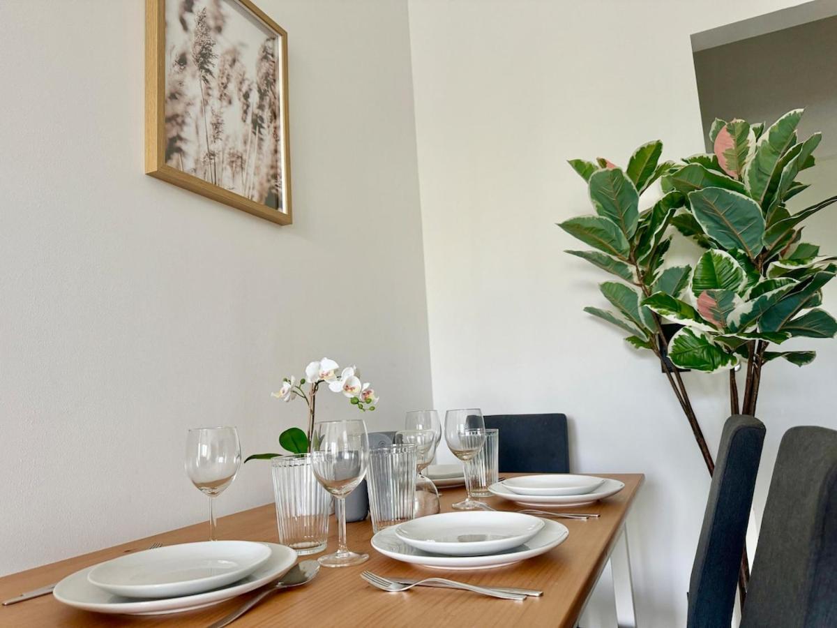 Modern Stylish With Garden & Free Parking Apartment