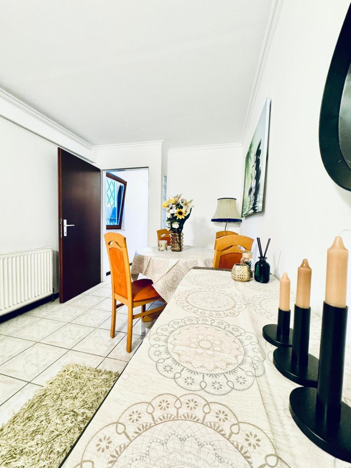 Apartment Cozy In A For Groups, 16-mins To Blumengaerten *