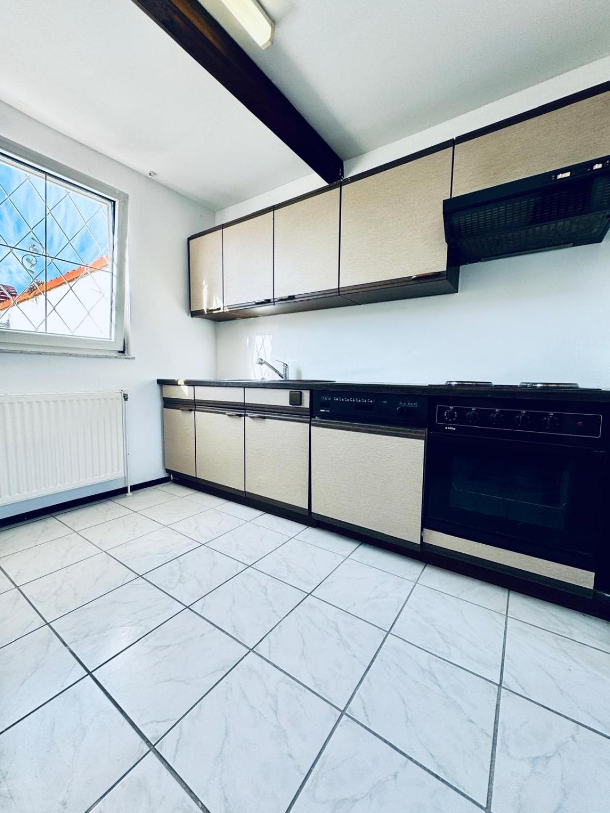 Cozy In A For Groups, 16-mins To Blumengaerten Apartment *
