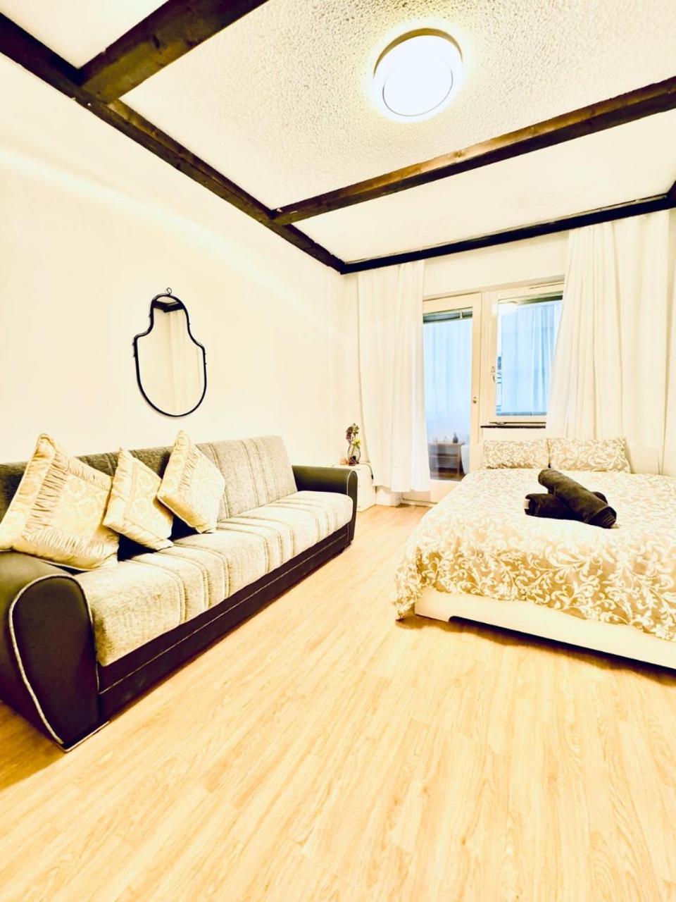 Cozy In A For Groups, 16-mins To Blumengaerten Apartment