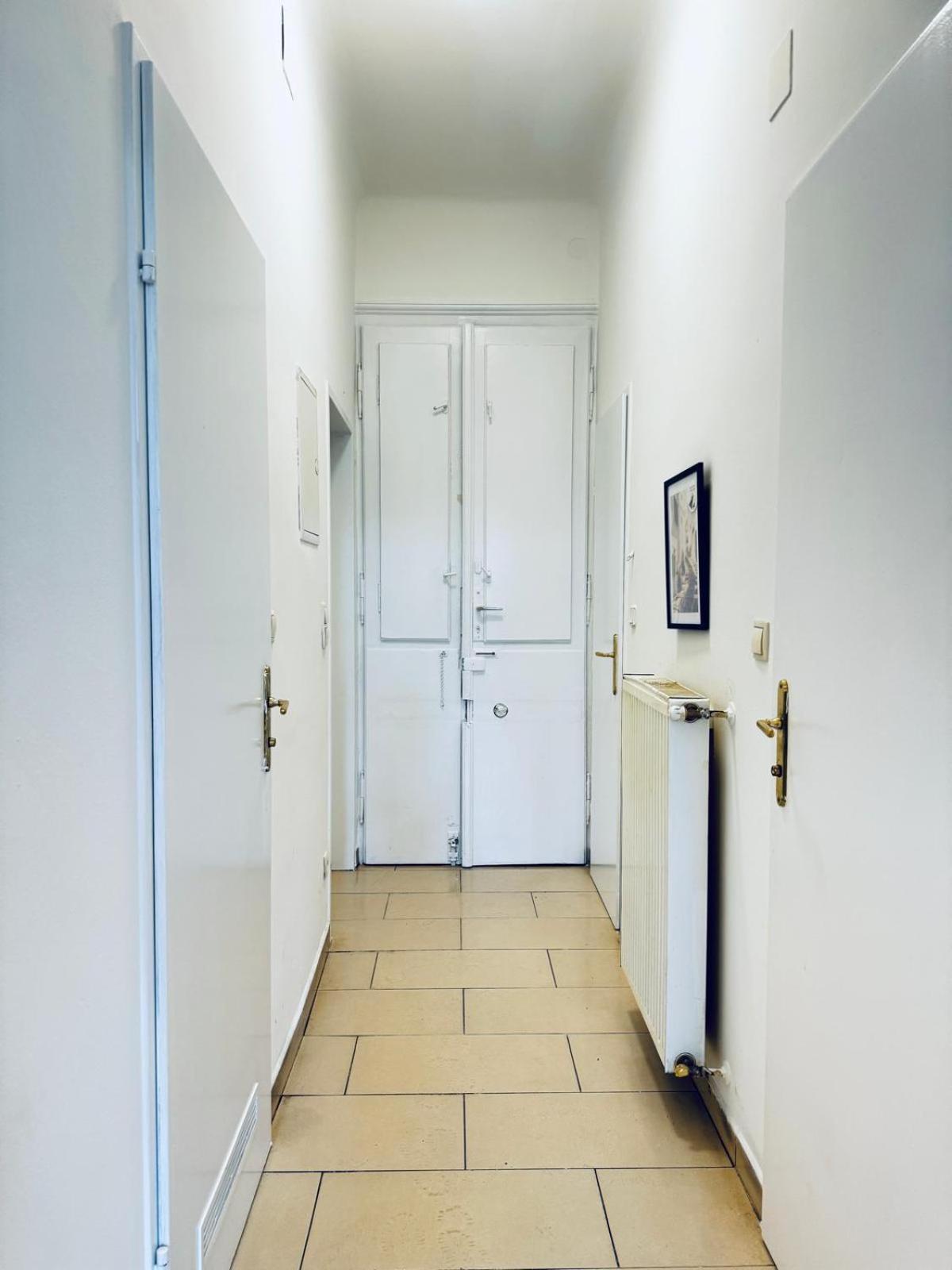 2br For 6 People, Only 17 Minute Walk To Schoenbrunn Apartment *
