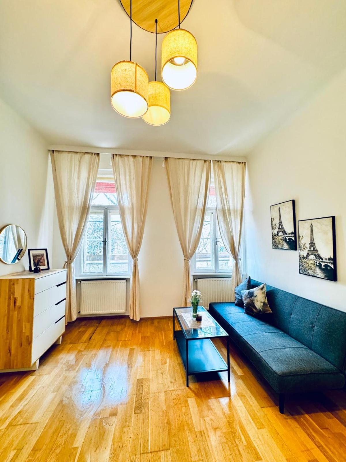 2br For 6 People, Only 17 Minute Walk To Schoenbrunn Apartment