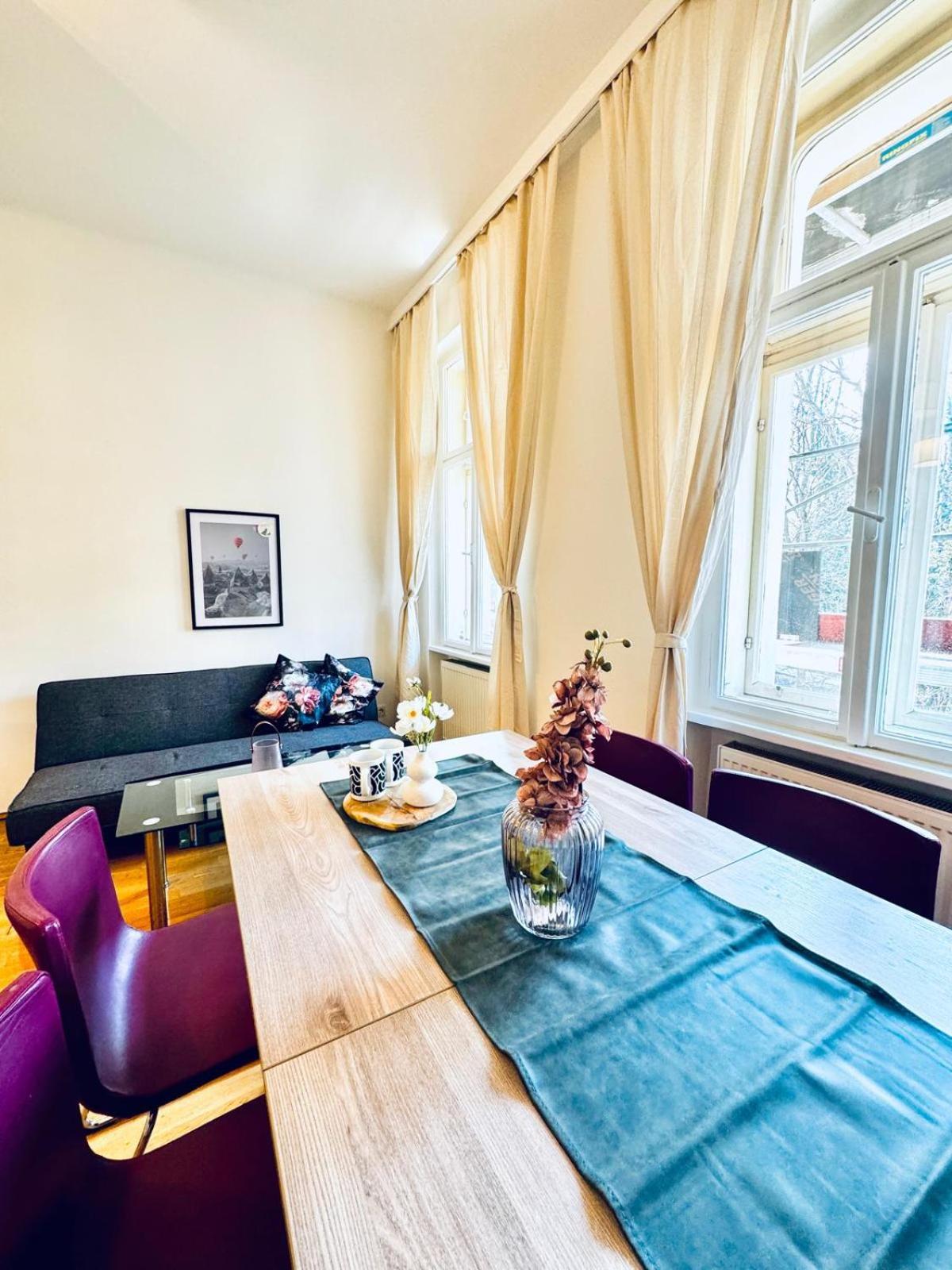 2br For 6 People, Only 17 Minute Walk To Schoenbrunn Apartment *