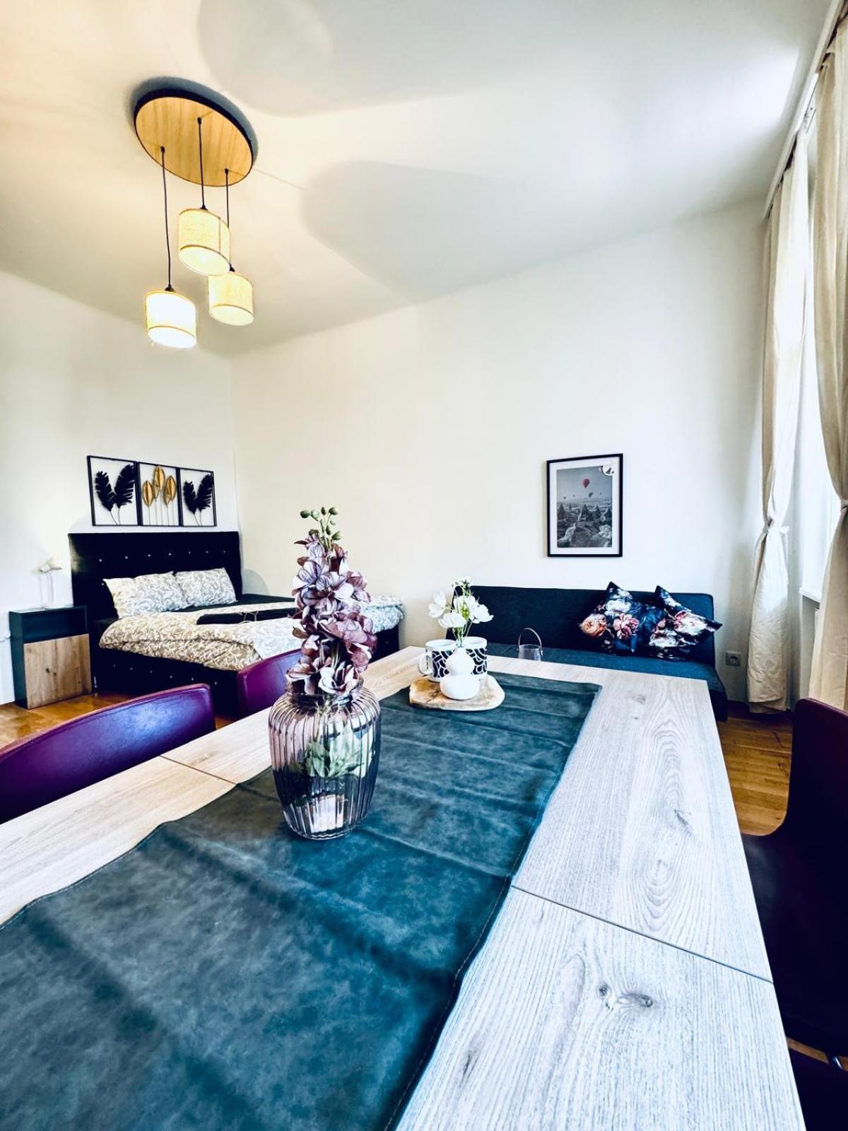 2br For 6 People, Only 17 Minute Walk To Schoenbrunn *