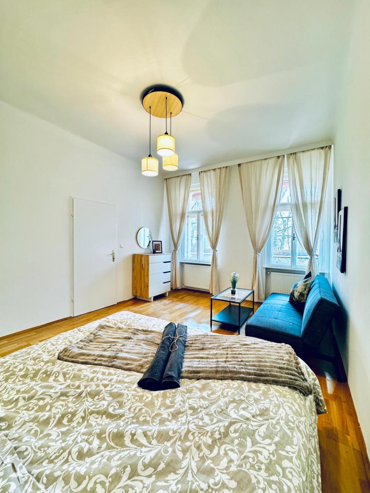 2br For 6 People, Only 17 Minute Walk To Schoenbrunn Apartment
