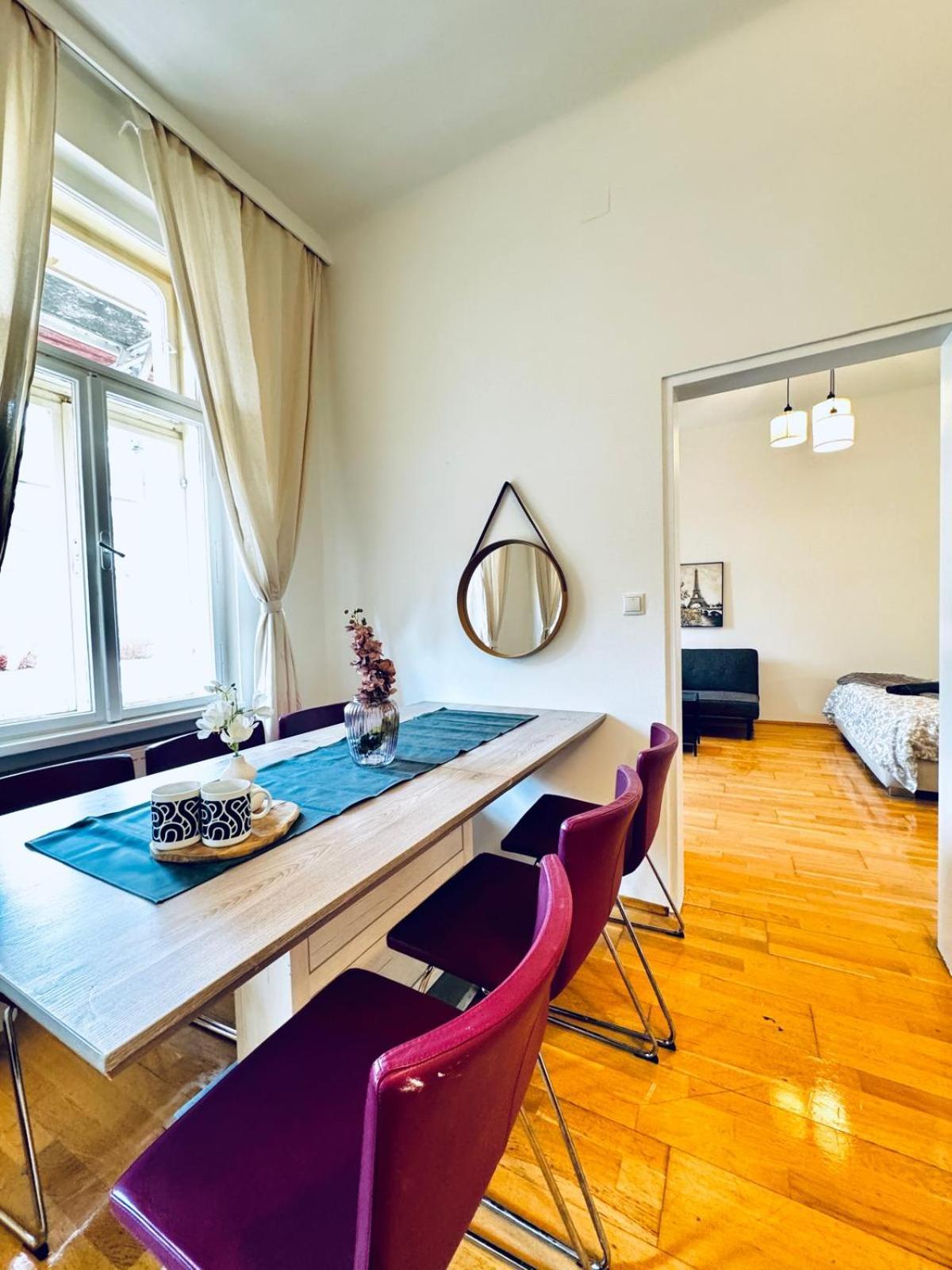 2br For 6 People, Only 17 Minute Walk To Schoenbrunn Apartment *