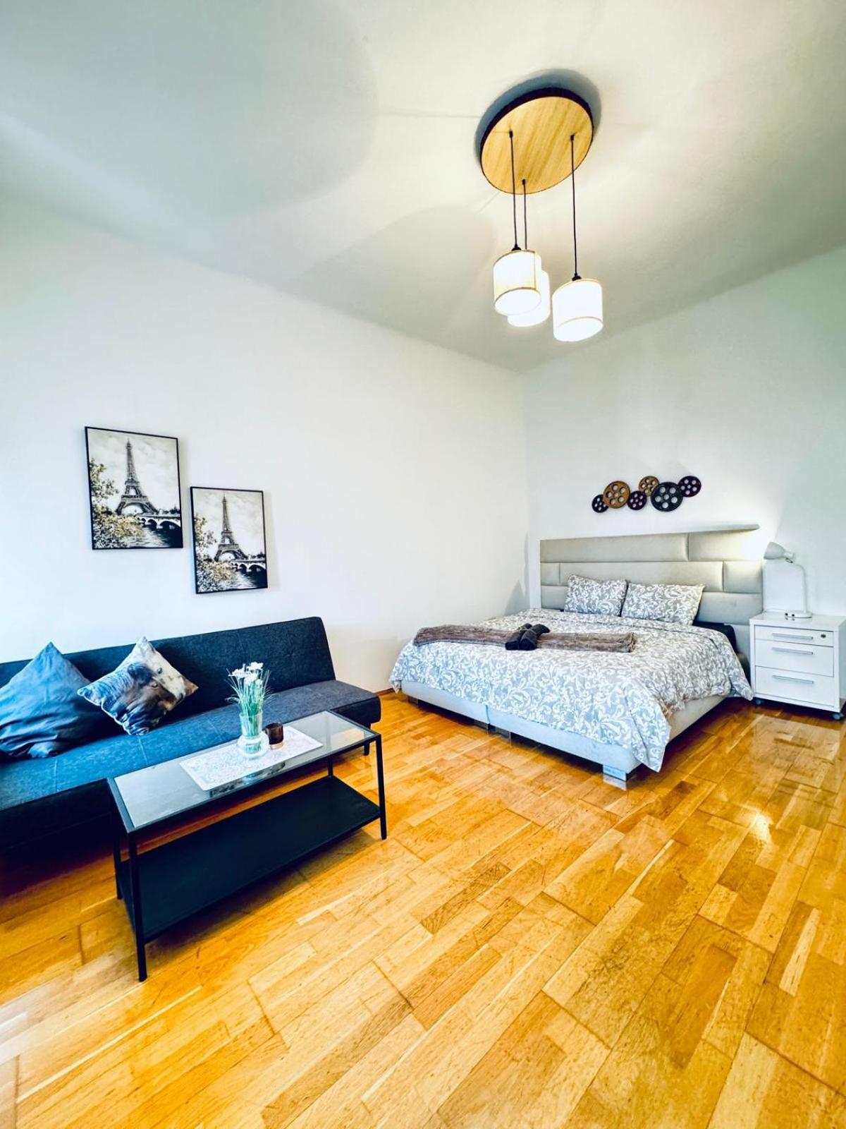Apartment 2br For 6 People, Only 17 Minute Walk To Schoenbrunn *
