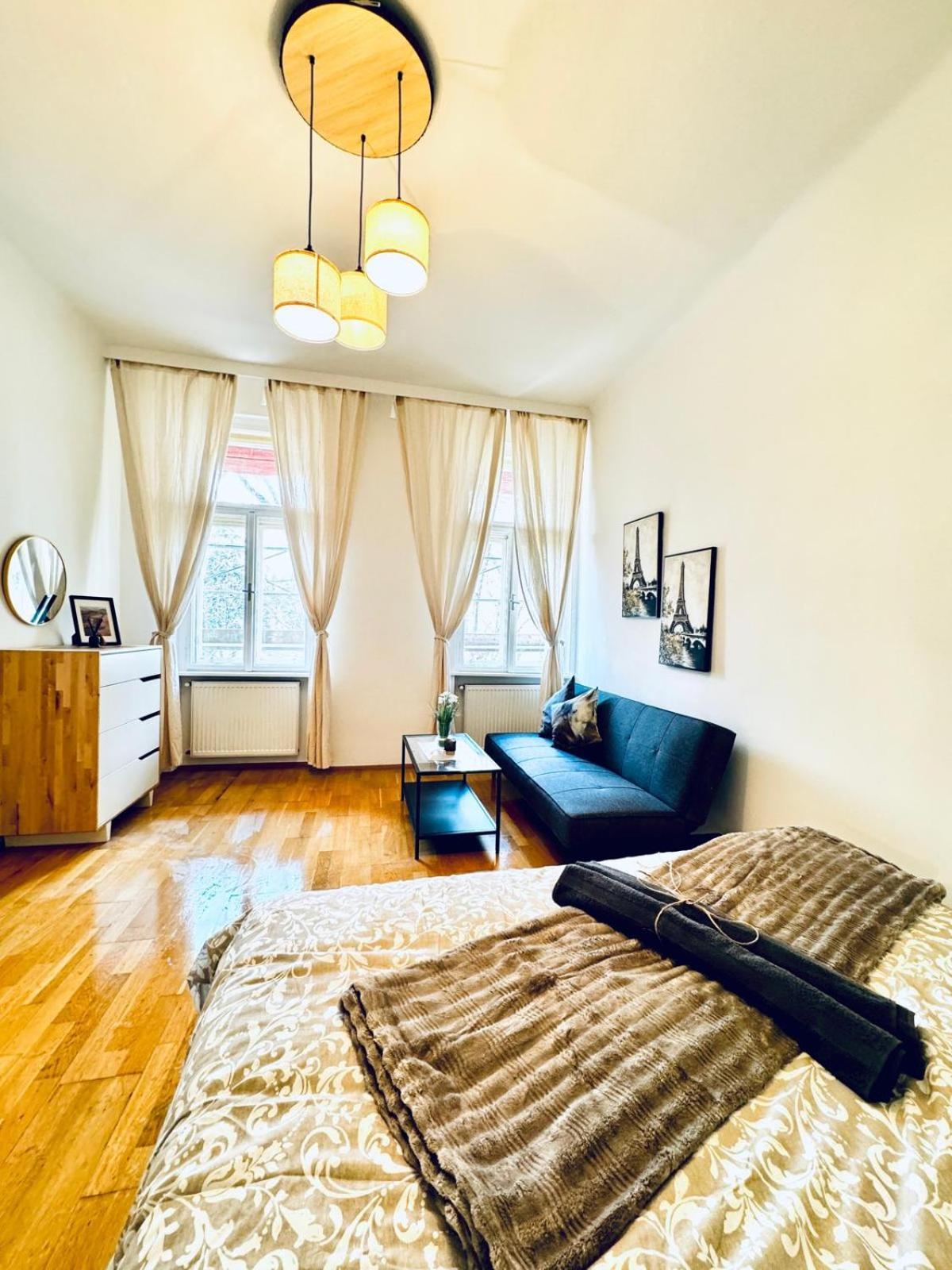 Apartment 2br For 6 People, Only 17 Minute Walk To Schoenbrunn Vienna