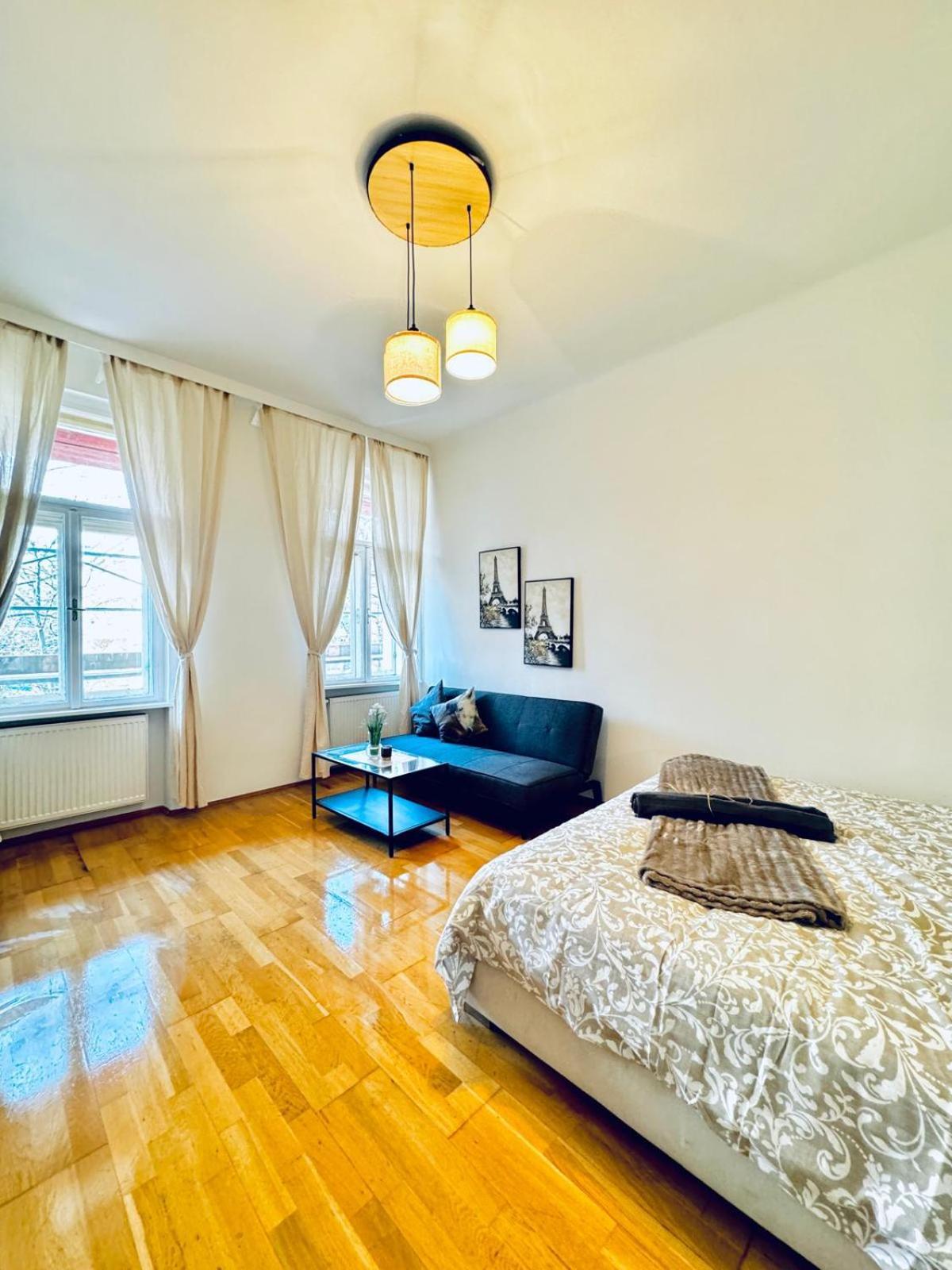 2br For 6 People, Only 17 Minute Walk To Schoenbrunn * Vienna