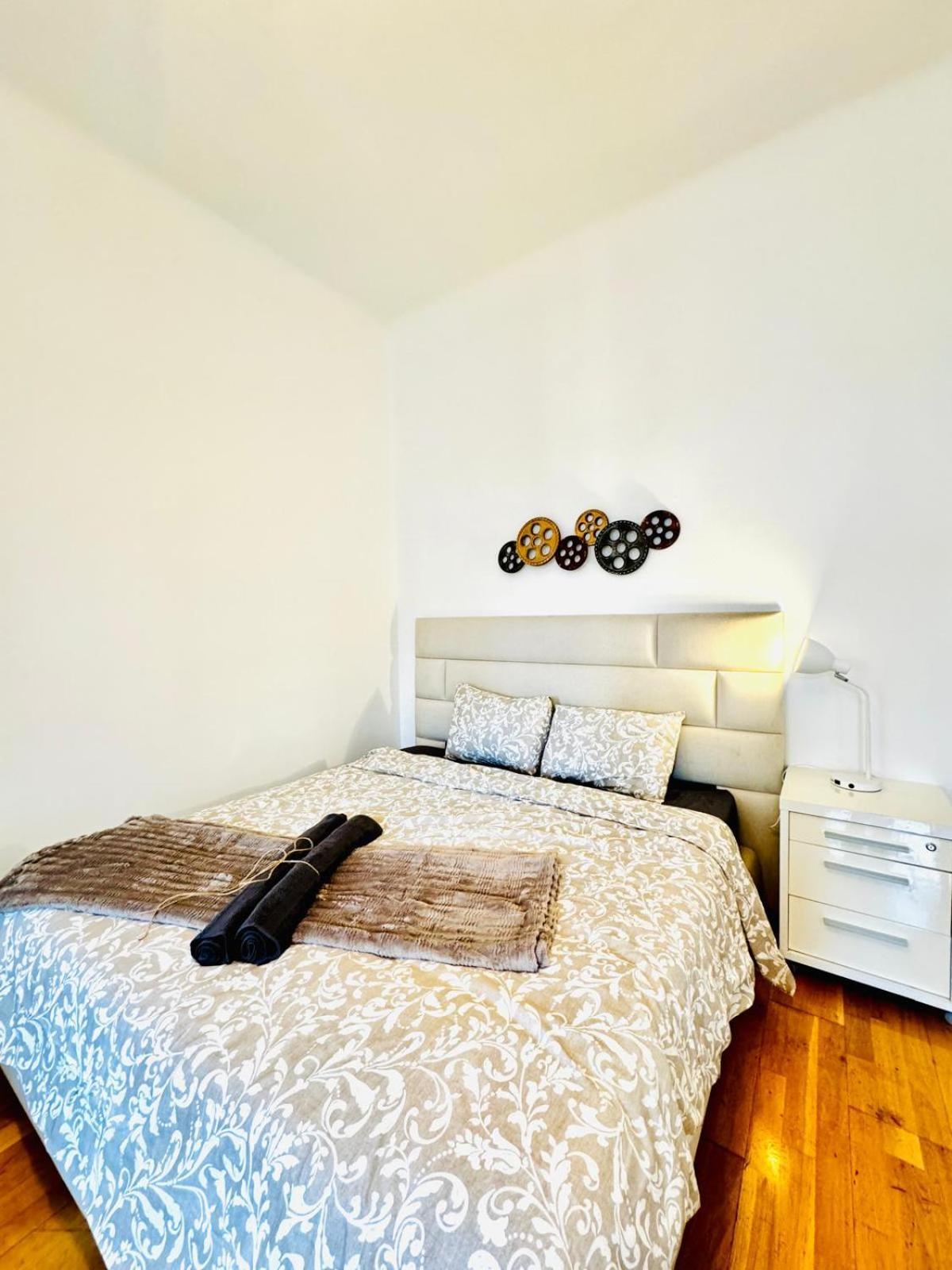 2br For 6 People, Only 17 Minute Walk To Schoenbrunn
