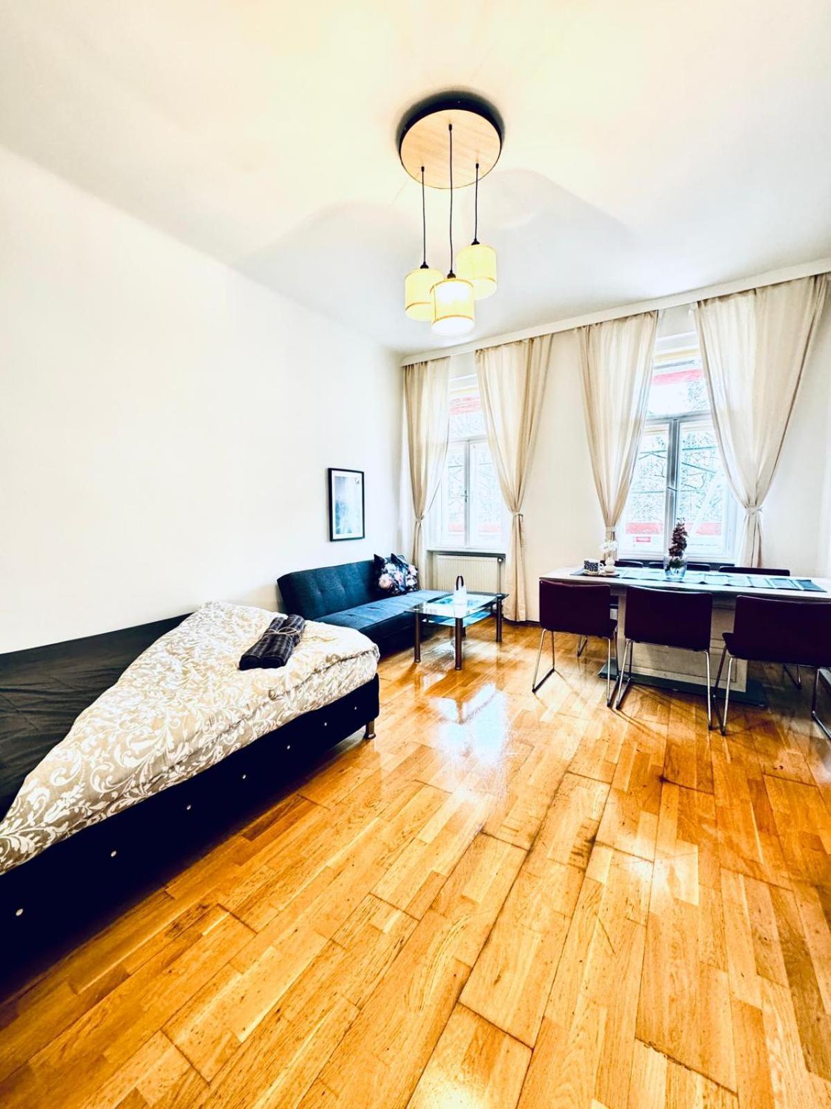 Apartment 2br For 6 People, Only 17 Minute Walk To Schoenbrunn