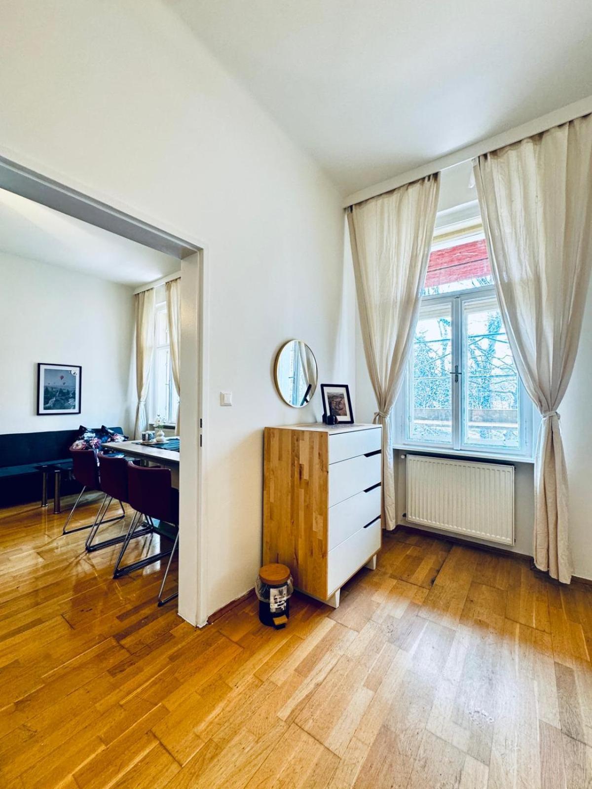 2br For 6 People, Only 17 Minute Walk To Schoenbrunn Vienna