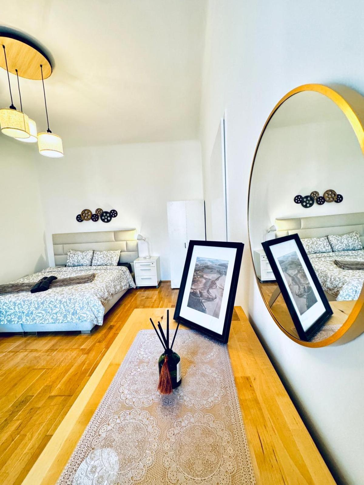 2br For 6 People, Only 17 Minute Walk To Schoenbrunn Apartment *