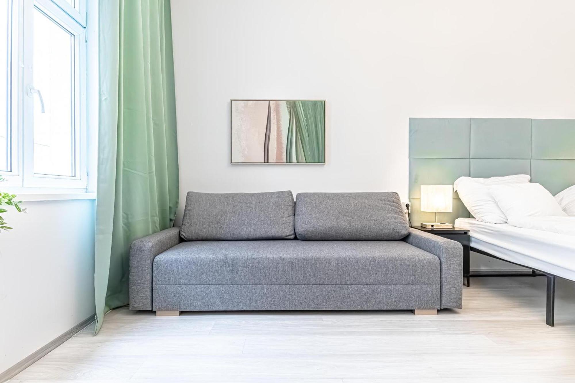Apartment Danube Delight: Elegant Getaway Near Prater Stern *