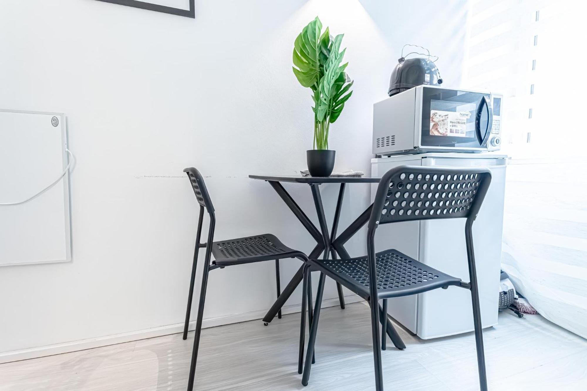 Apartment Danube Delight: Elegant Getaway Near Prater Stern Vienna