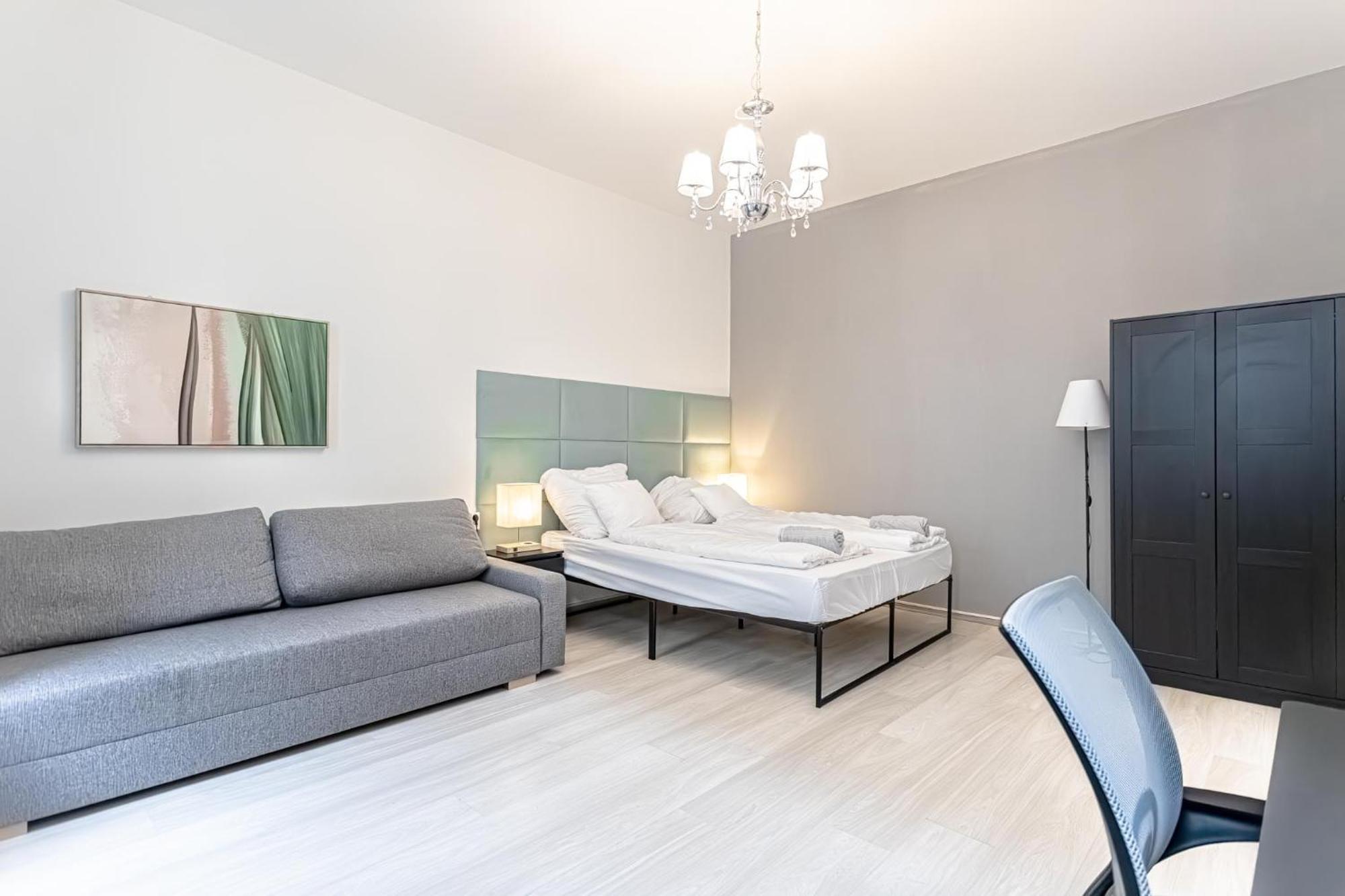 Danube Delight: Elegant Getaway Near Prater Stern Apartment