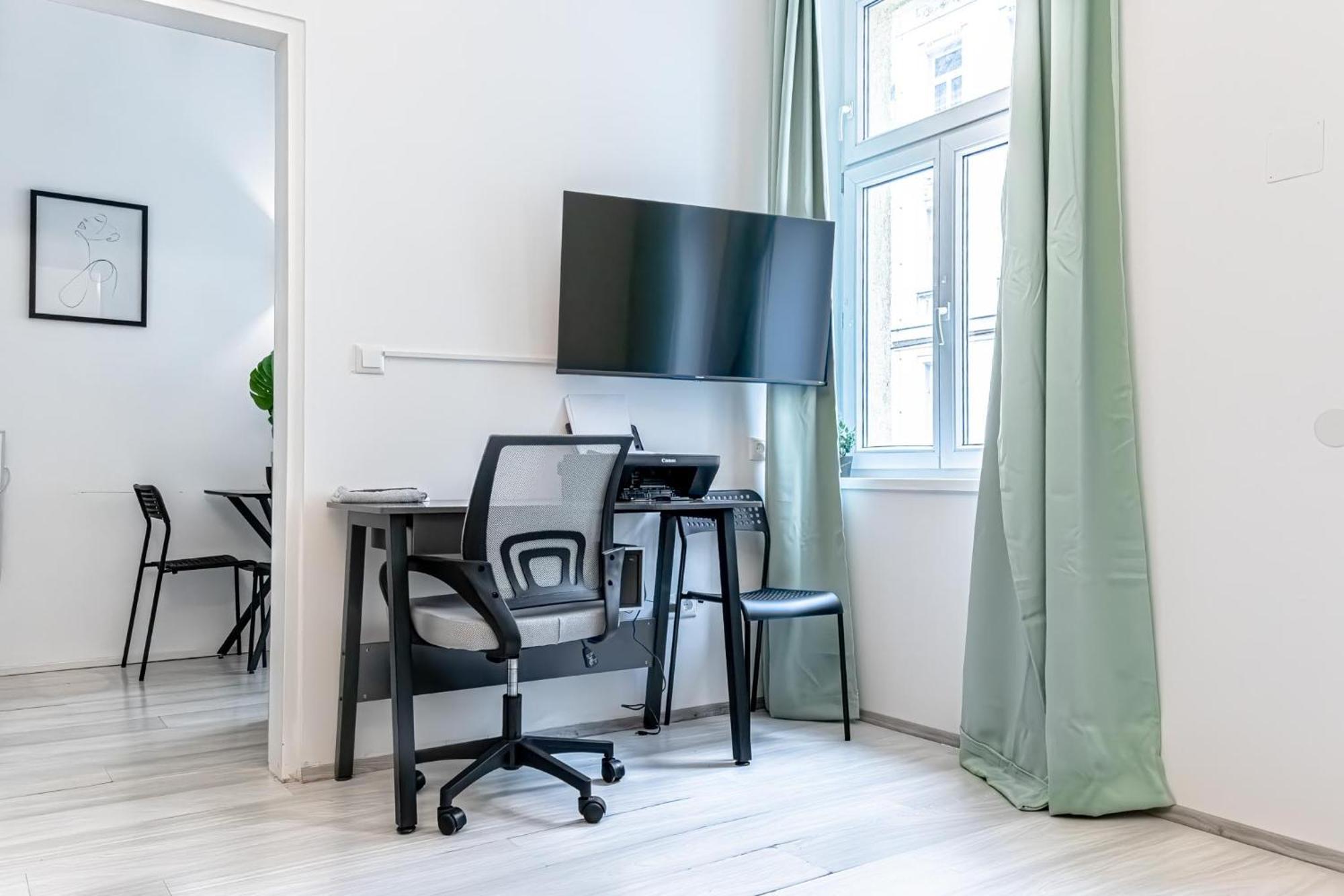 Apartment Danube Delight: Elegant Getaway Near Prater Stern *