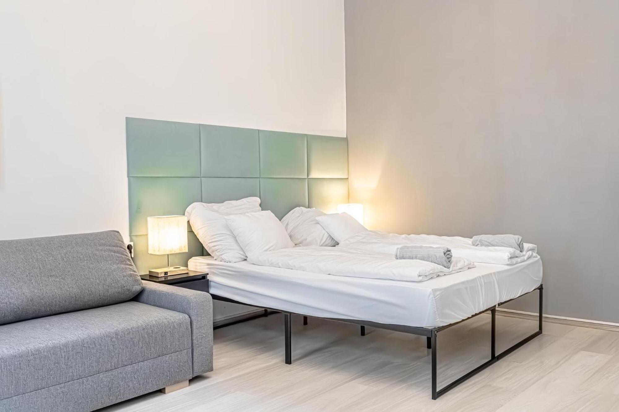 Danube Delight: Elegant Getaway Near Prater Stern Apartment *