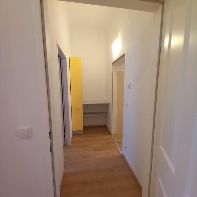 Altbauwohnung Neu Saniert - Fuer Familien Geeignet Vienna