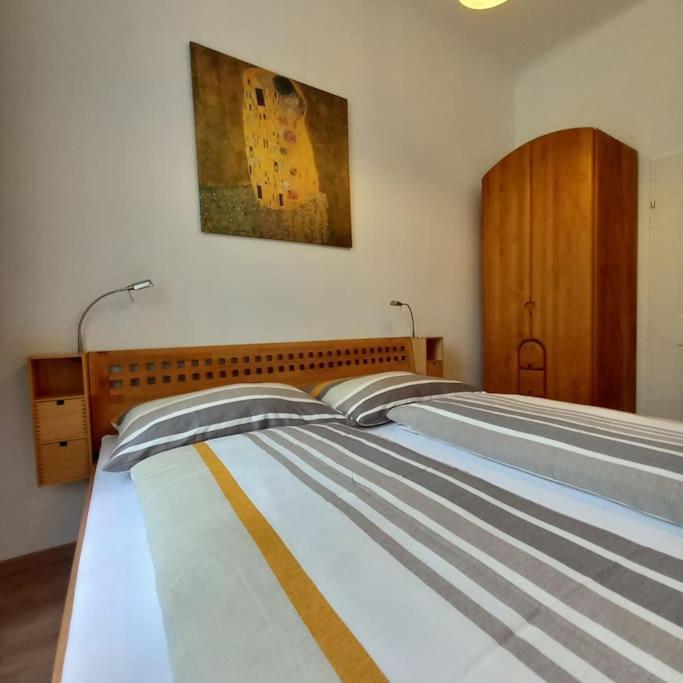 Altbauwohnung Neu Saniert - Fuer Familien Geeignet *