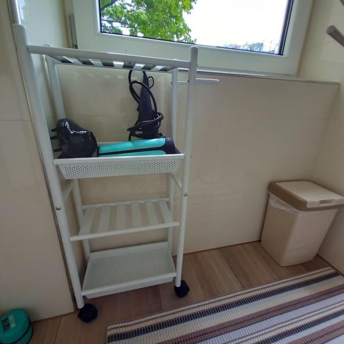 Altbauwohnung Neu Saniert - Fuer Familien Geeignet *