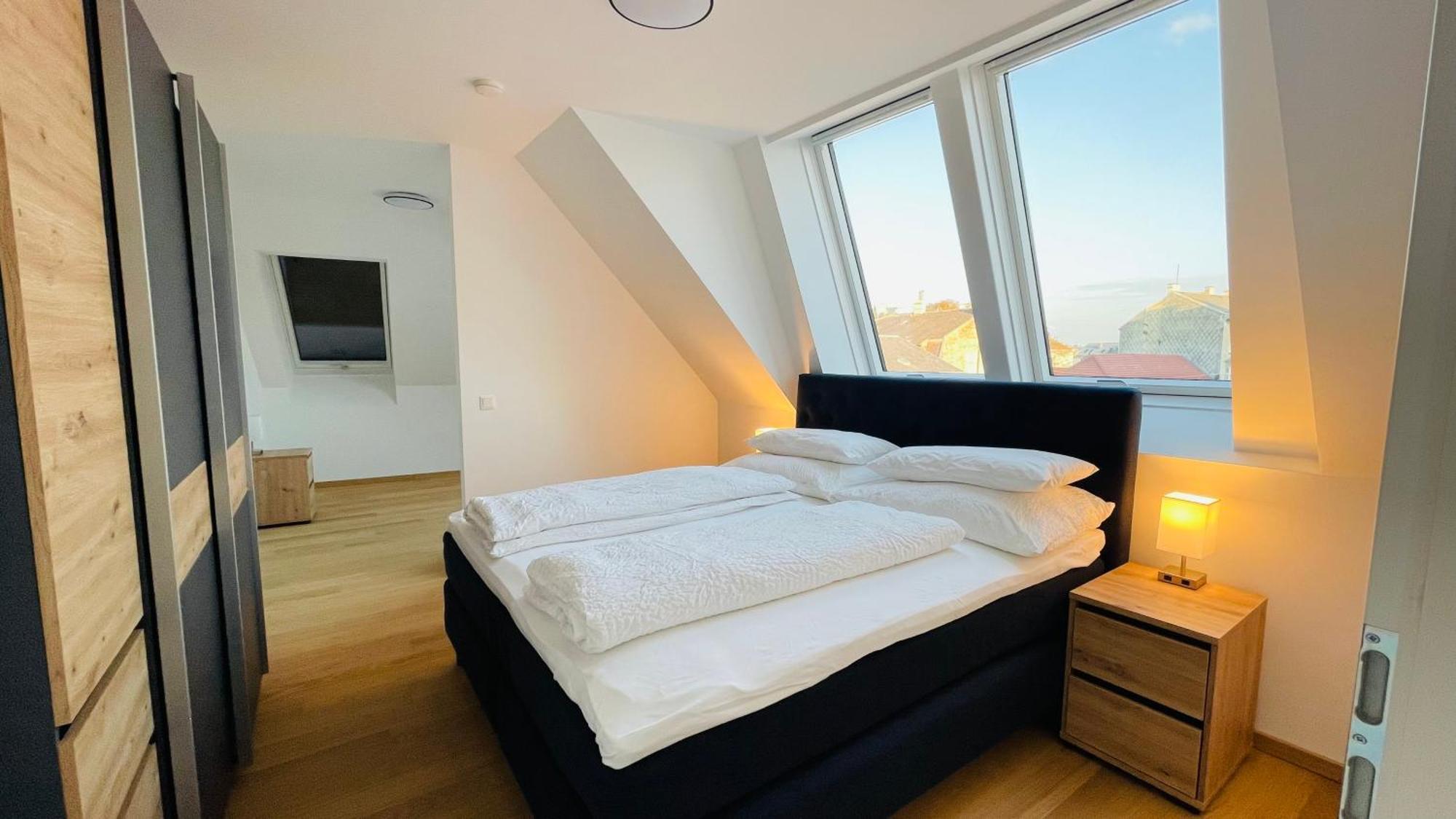 Apartment Spacious Penthouse - 4 For Up To 10 Guests - Contactless Check-in