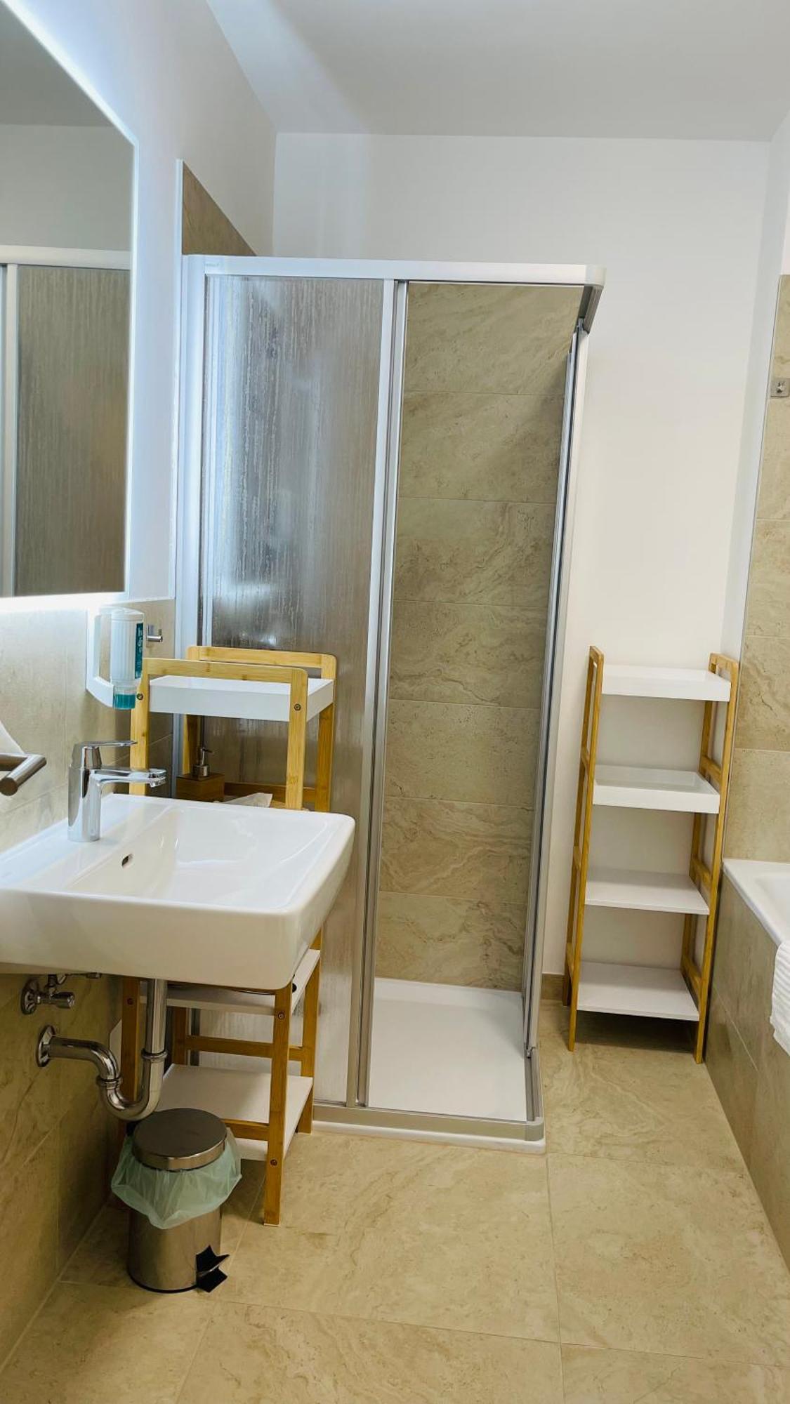Spacious Penthouse - 4 For Up To 10 Guests - Contactless Check-in *