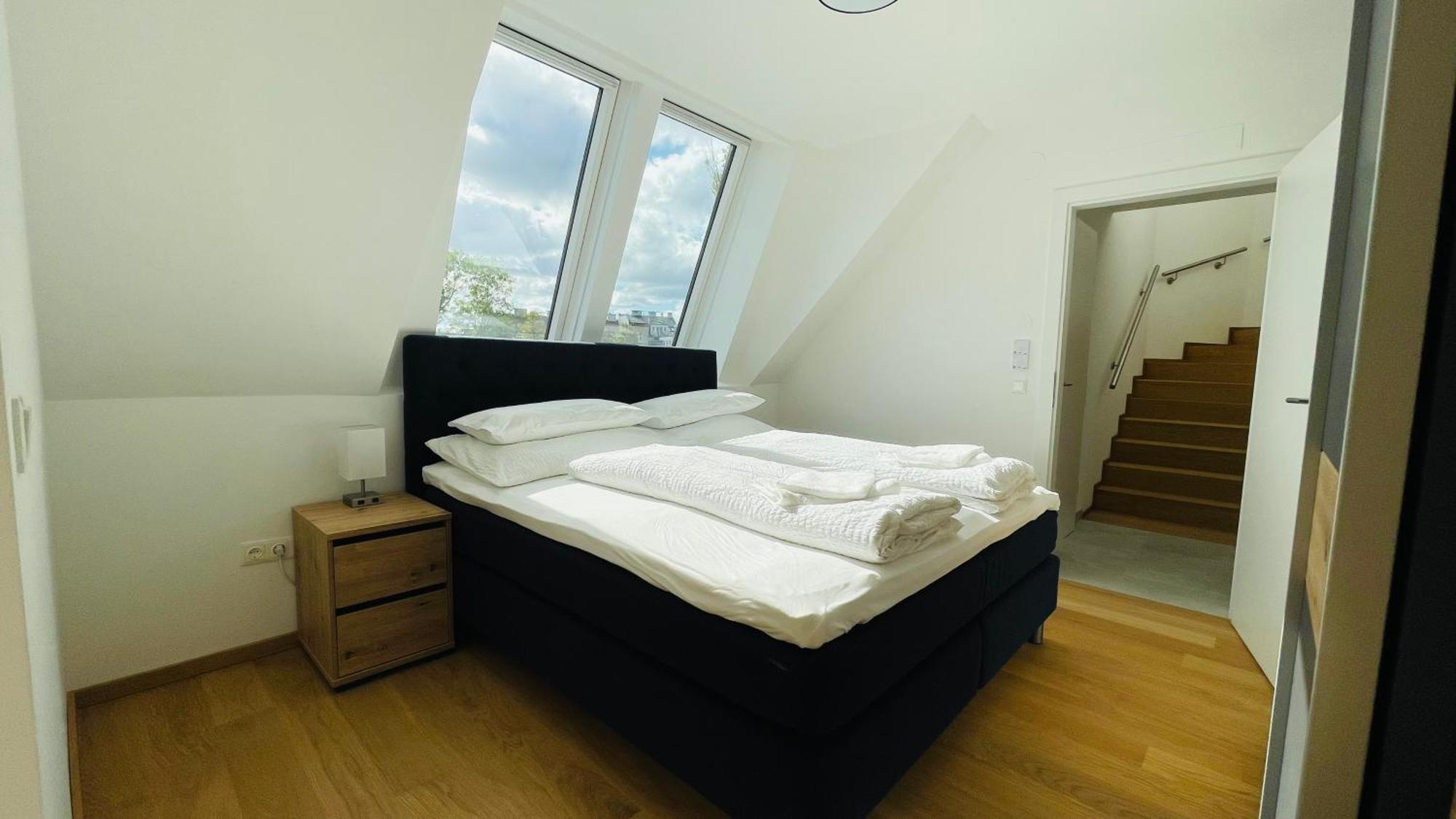Spacious Penthouse - 4 For Up To 10 Guests - Contactless Check-in *