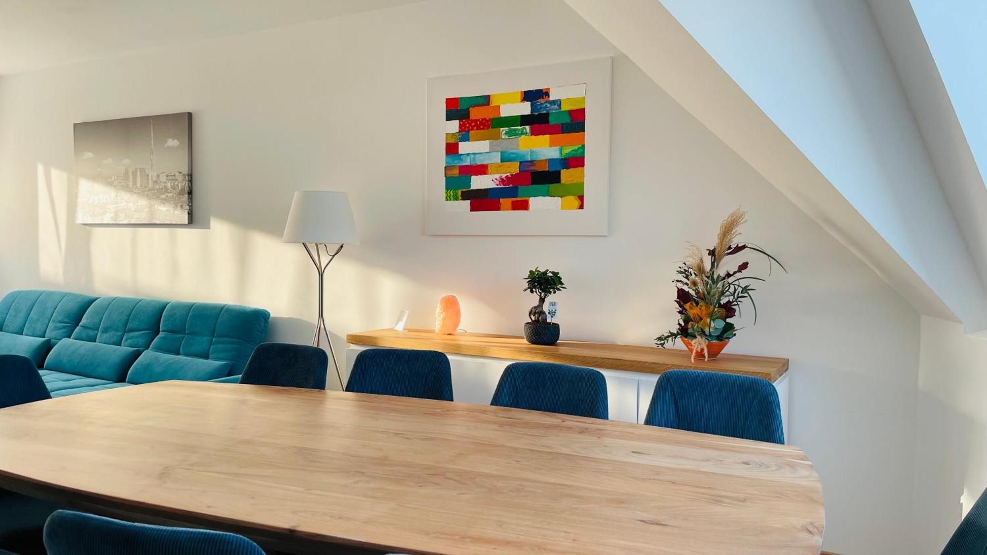 Spacious Penthouse - 4 For Up To 10 Guests - Contactless Check-in