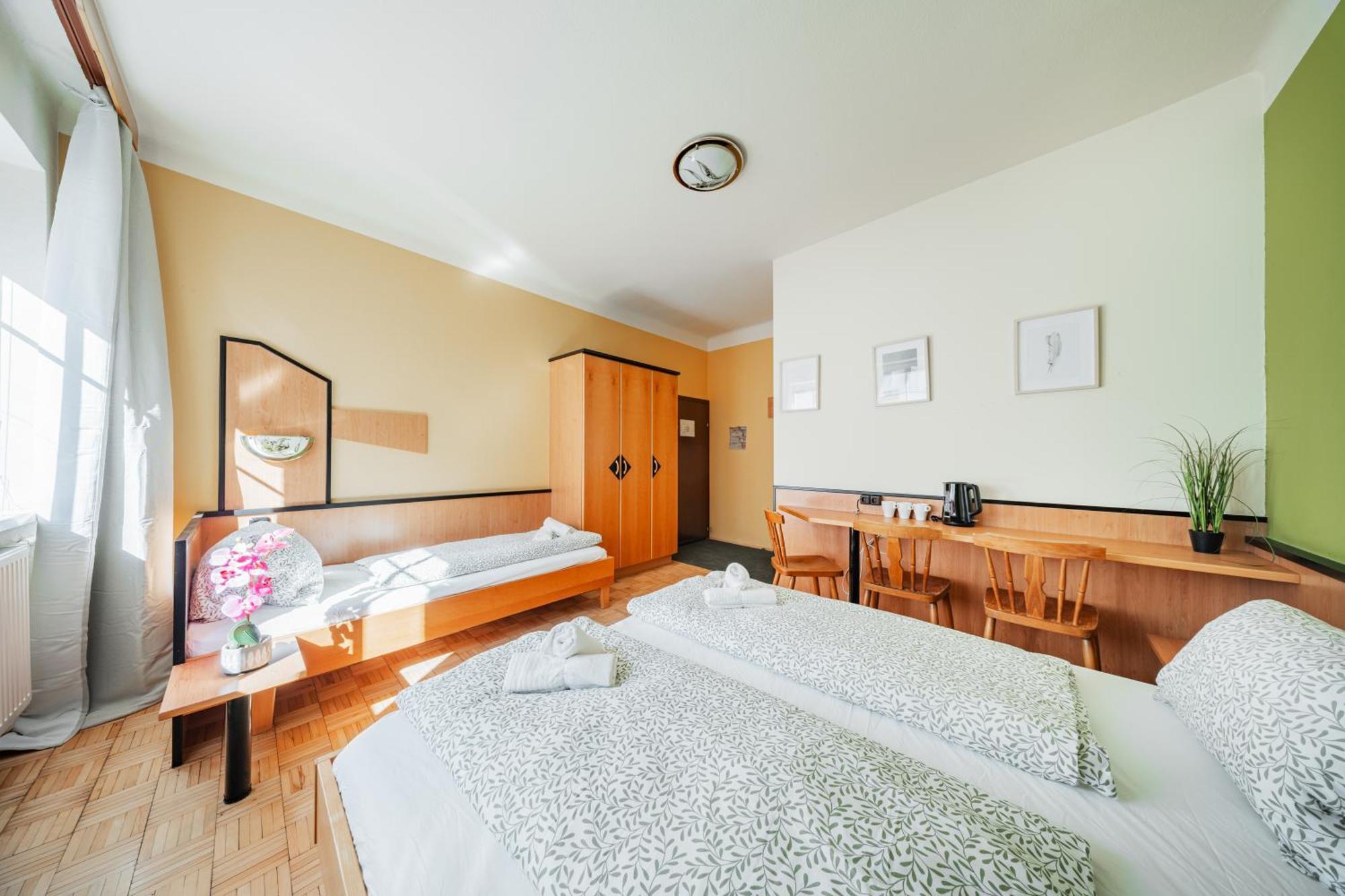 West Business Hotel