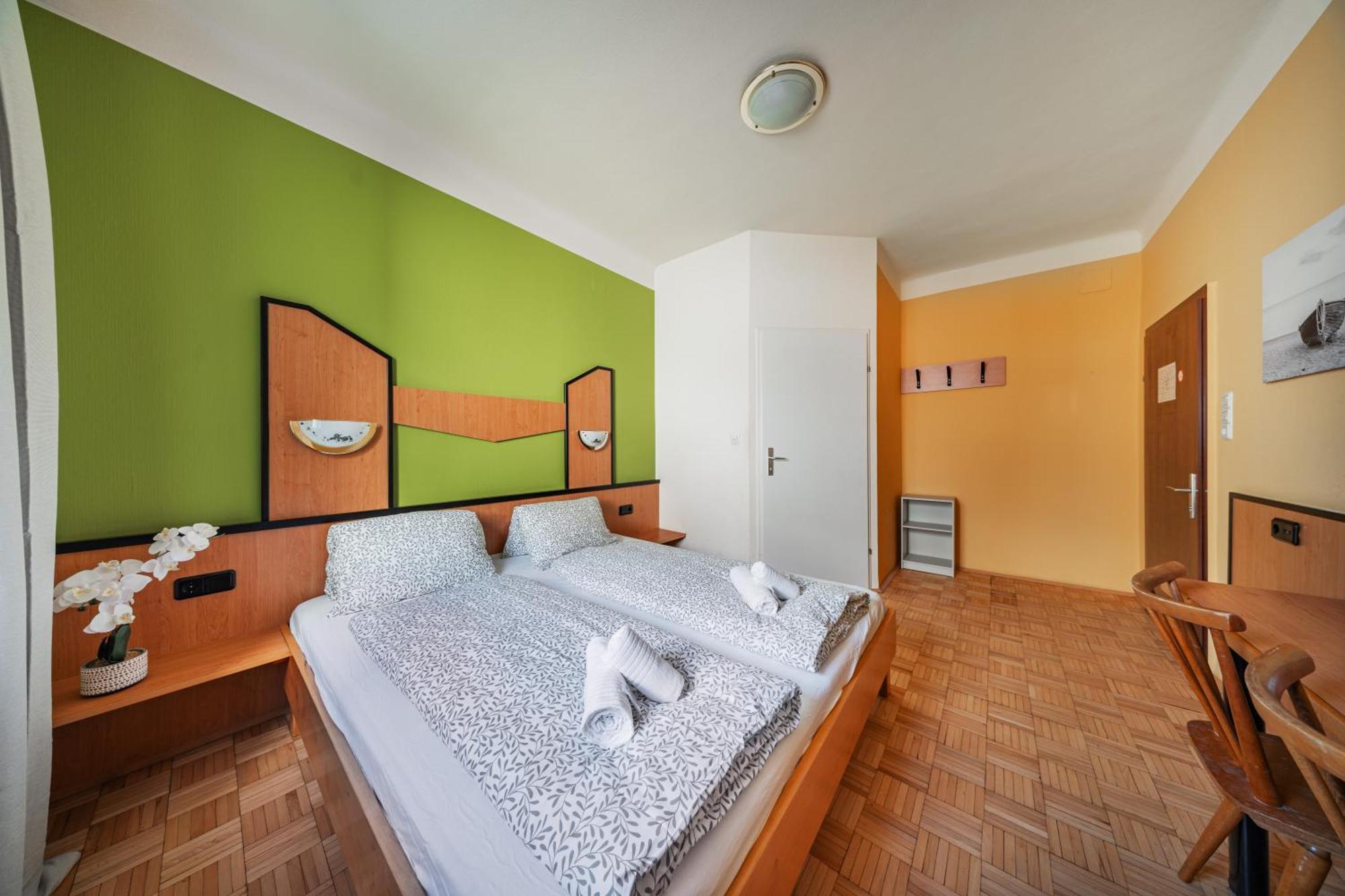 West Business Hotel