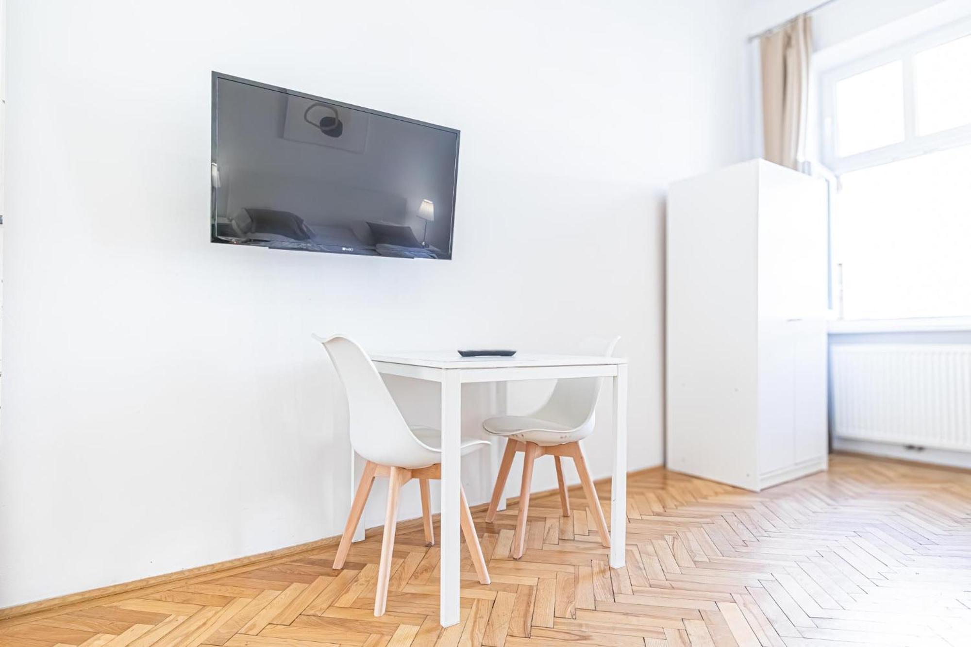 Stylish 2br For Groups, Up To 5p At Margareten Apartment
