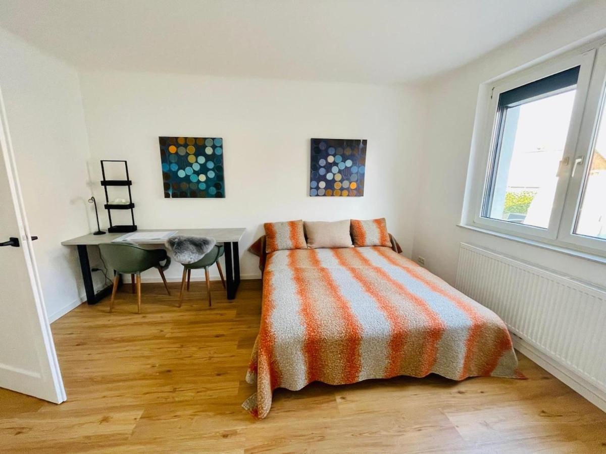 In In Perfect Situaton Near Vic And Donau Park With Pool And Private Garden Sleeps 4 With 2 Bedrooms, Kitchen And Livingroom And Bath And Private Parking Villa Vienna