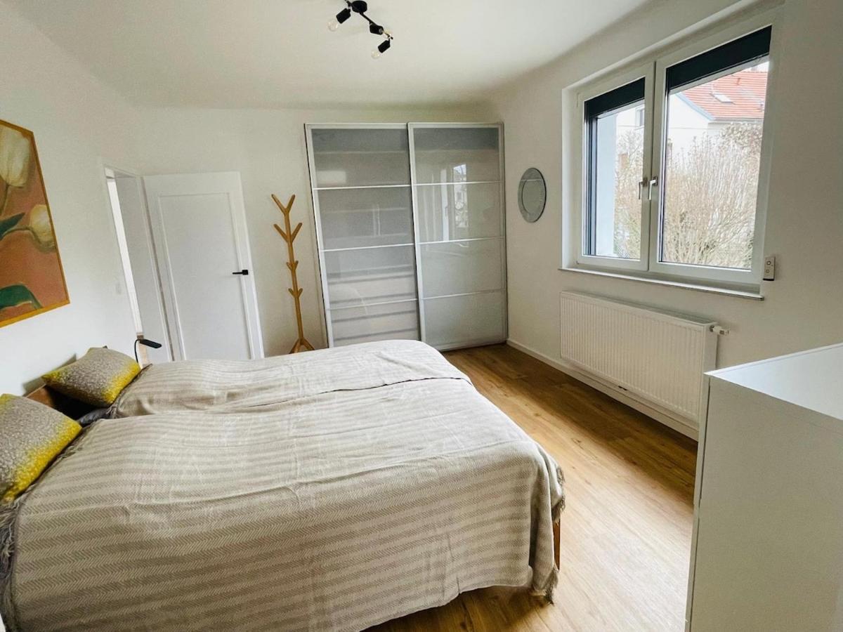 In In Perfect Situaton Near Vic And Donau Park With Pool And Private Garden Sleeps 4 With 2 Bedrooms, Kitchen And Livingroom And Bath And Private Parking Villa