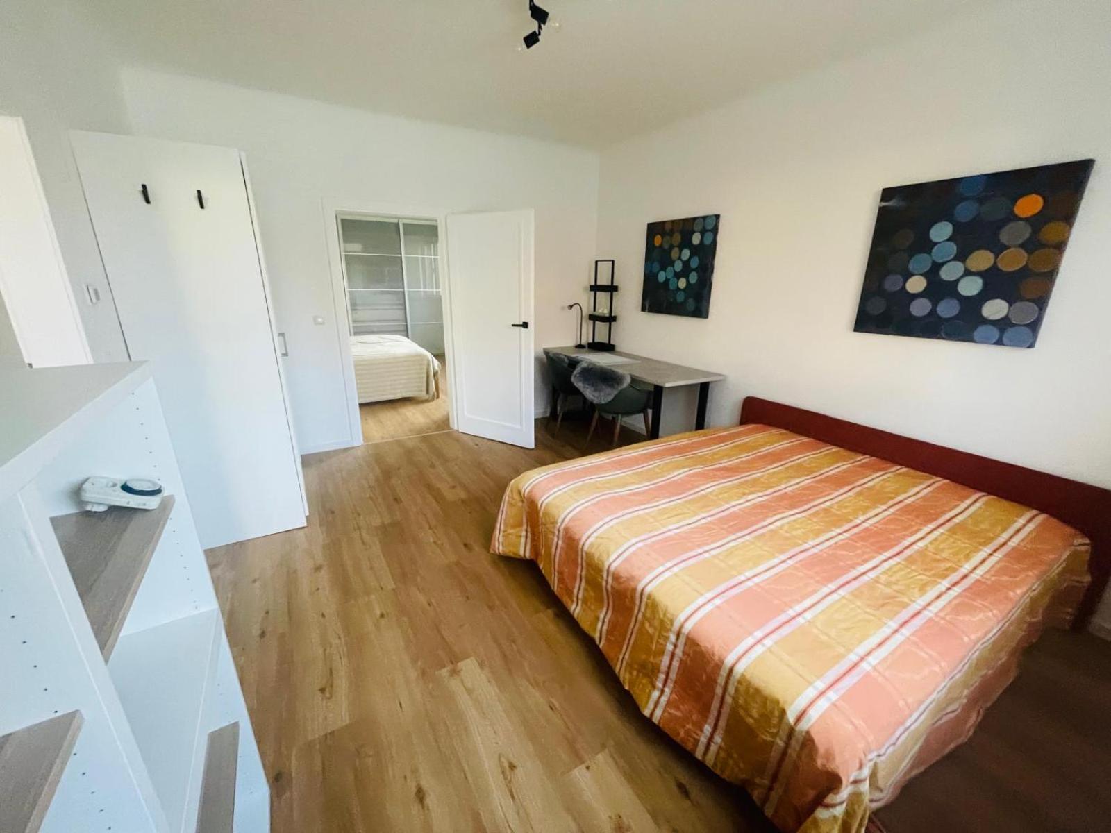 In In Perfect Situaton Near Vic And Donau Park With Pool And Private Garden Sleeps 4 With 2 Bedrooms, Kitchen And Livingroom And Bath And Private Parking Villa Vienna