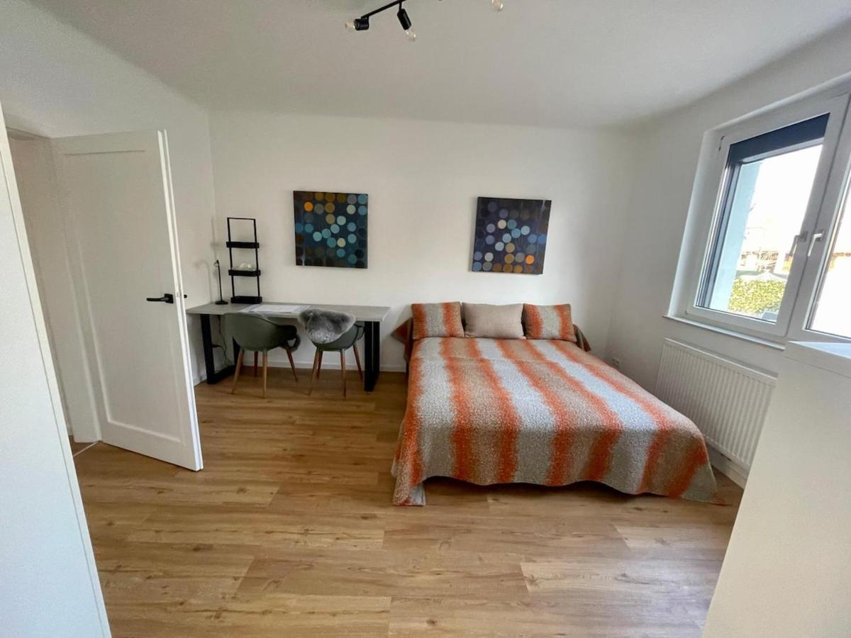Villa In In Perfect Situaton Near Vic And Donau Park With Pool And Private Garden Sleeps 4 With 2 Bedrooms, Kitchen And Livingroom And Bath And Private Parking