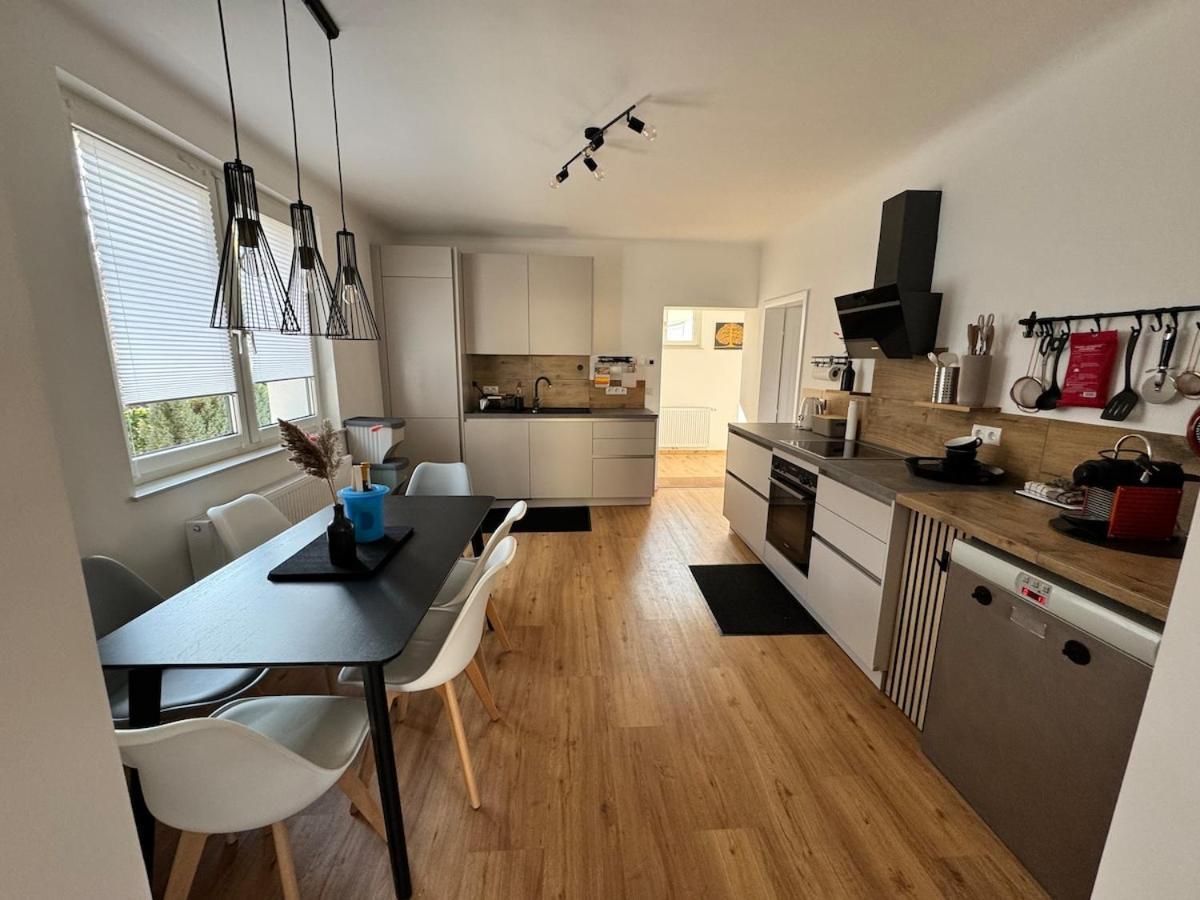 Villa In In Perfect Situaton Near Vic And Donau Park With Pool And Private Garden Sleeps 4 With 2 Bedrooms, Kitchen And Livingroom And Bath And Private Parking